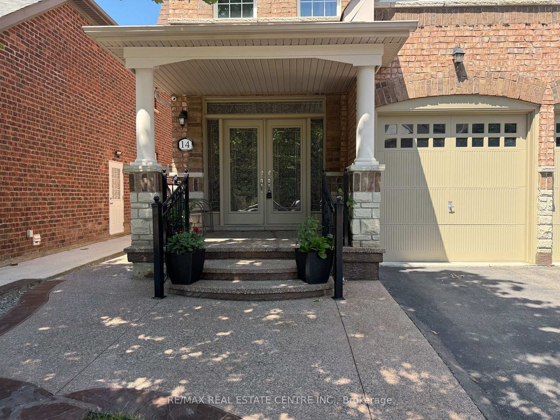 Photo 2 of 14 Twistleton Street, Caledon, Rural Caledon — HOMEH