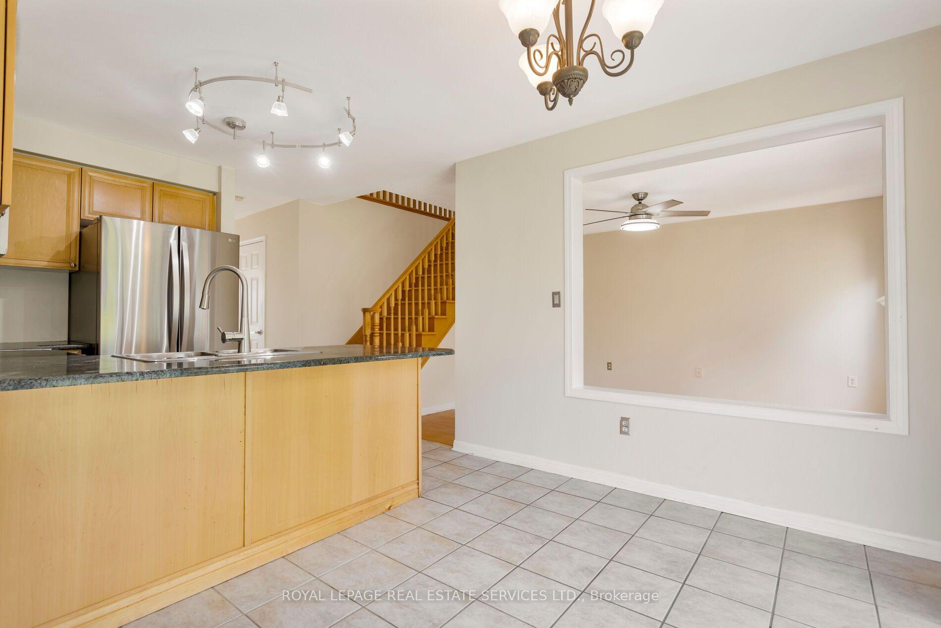Photo 11 of 2204 Grand Oak Trail, Oakville, Westmount — HOMEH
