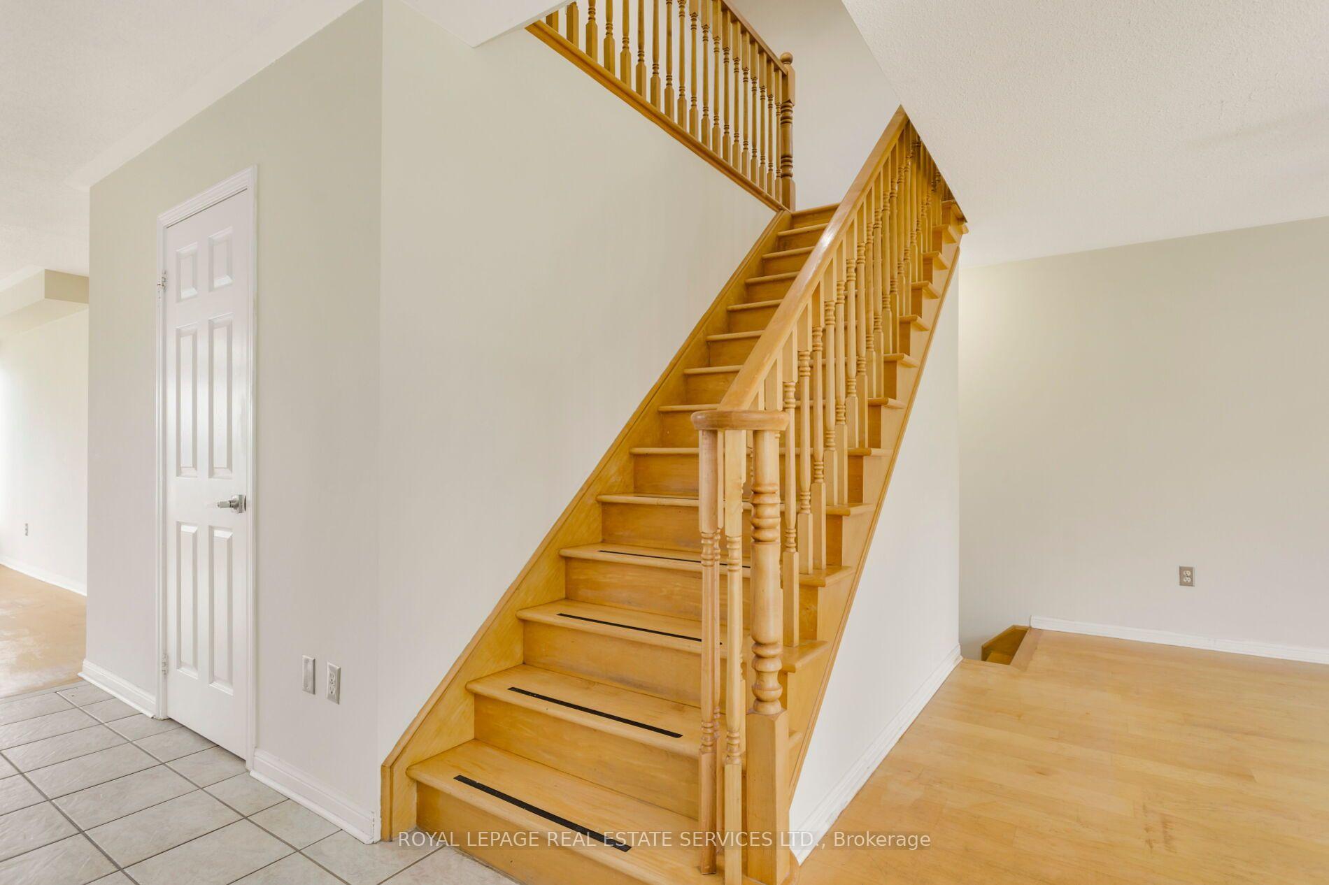 Photo 16 of 2204 Grand Oak Trail, Oakville, Westmount — HOMEH