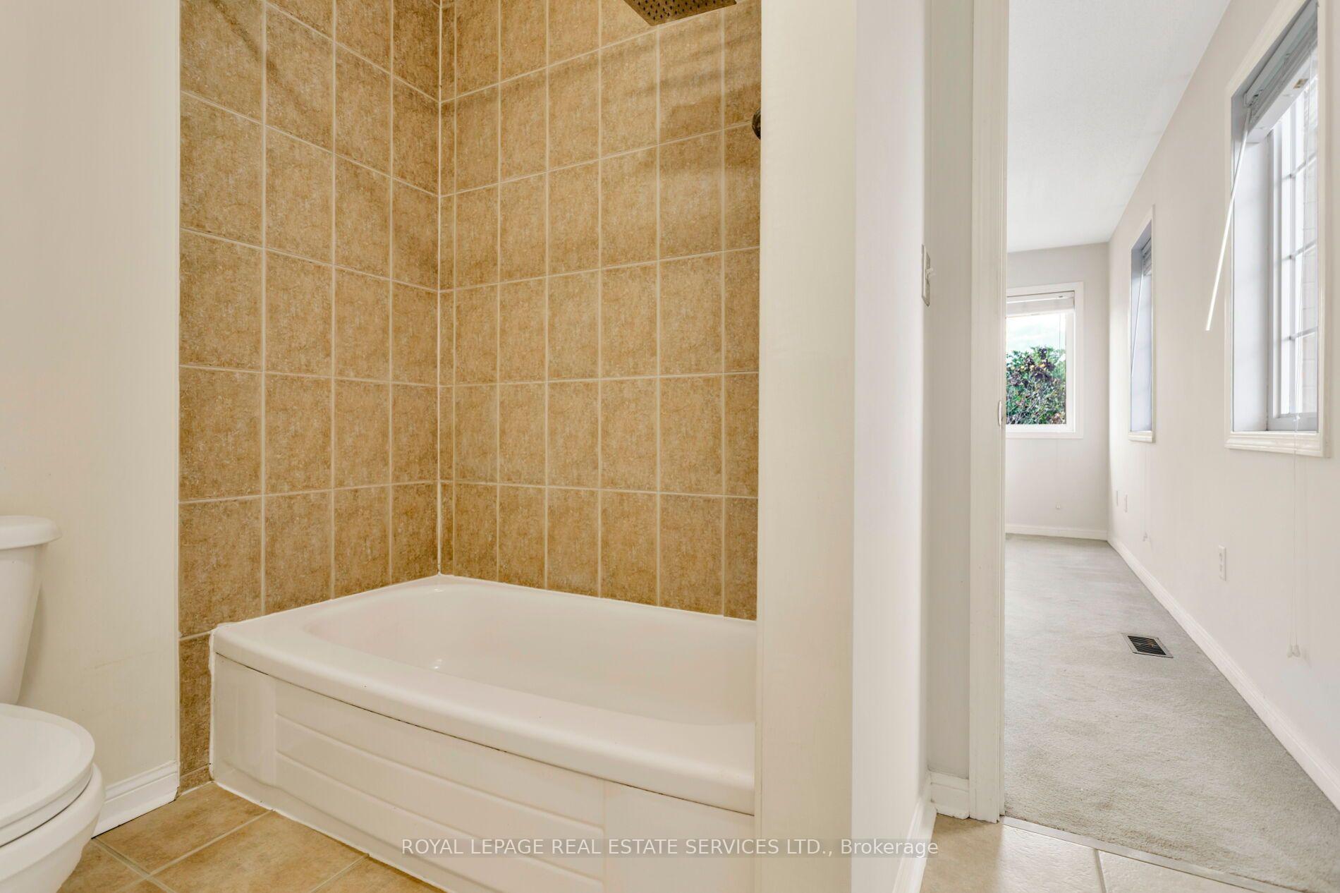 Photo 19 of 2204 Grand Oak Trail, Oakville, Westmount — HOMEH