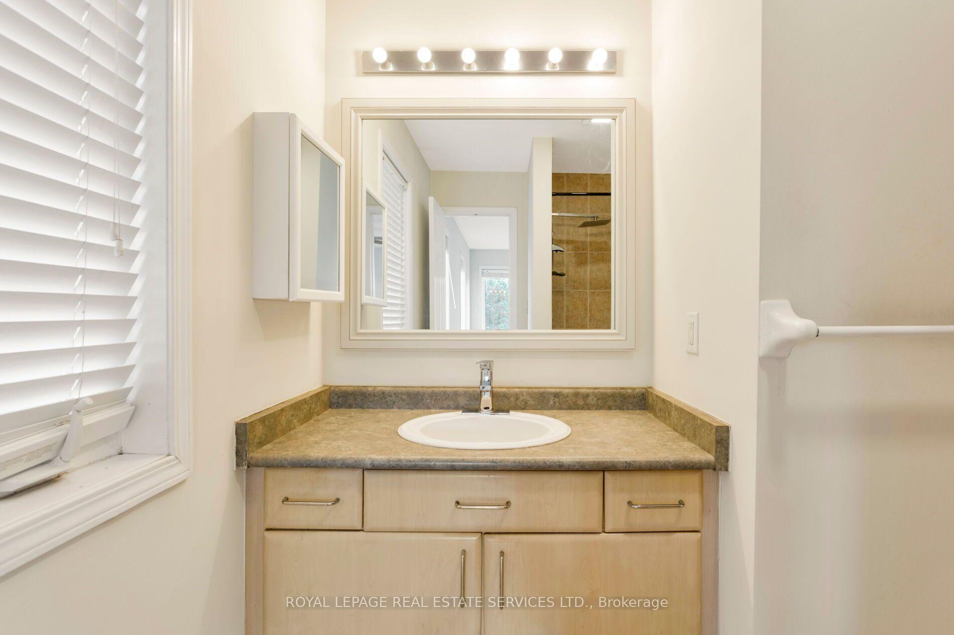 Photo 20 of 2204 Grand Oak Trail, Oakville, Westmount — HOMEH