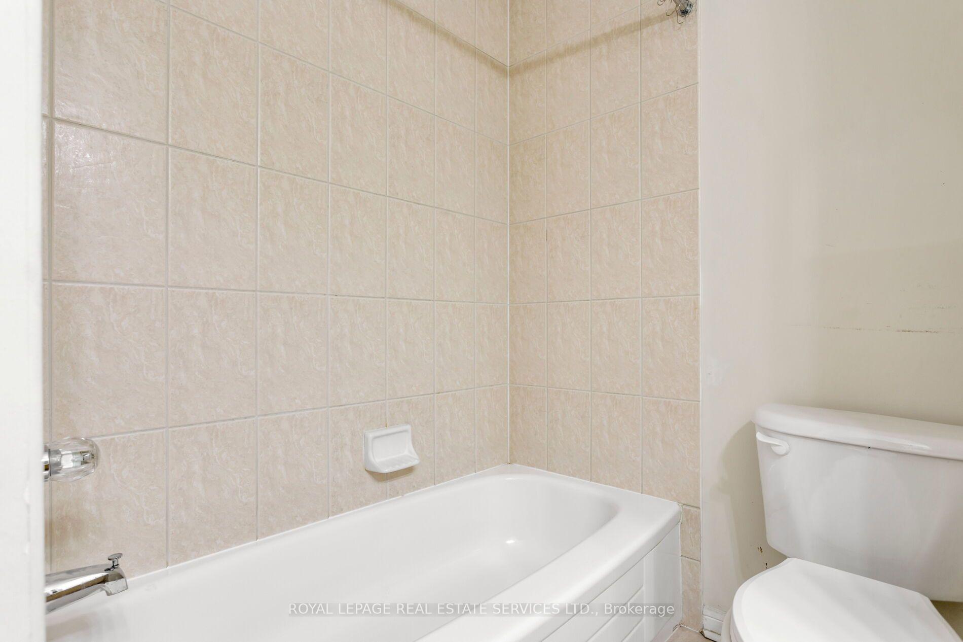 Photo 26 of 2204 Grand Oak Trail, Oakville, Westmount — HOMEH