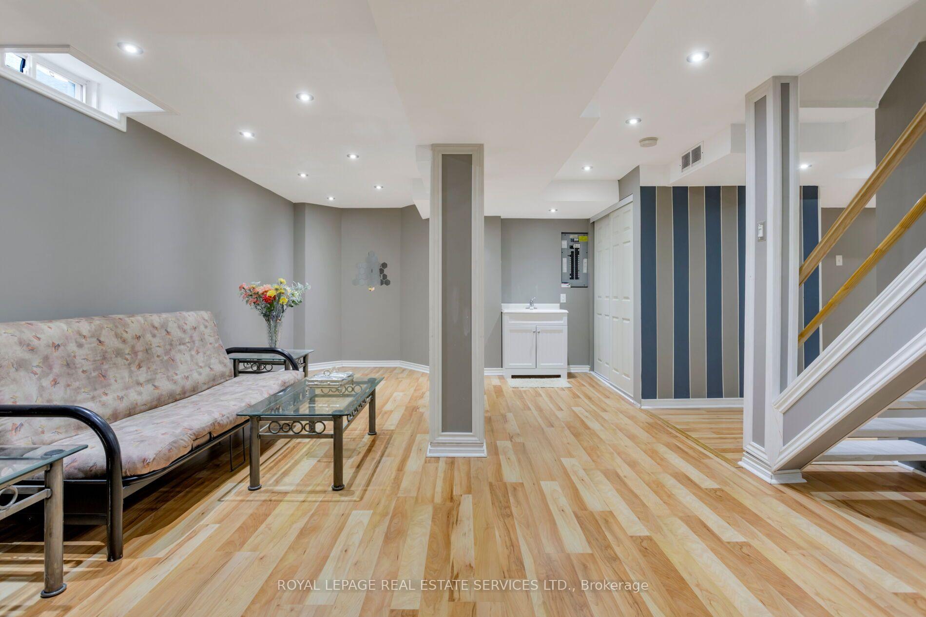 Photo 35 of 2204 Grand Oak Trail, Oakville, Westmount — HOMEH