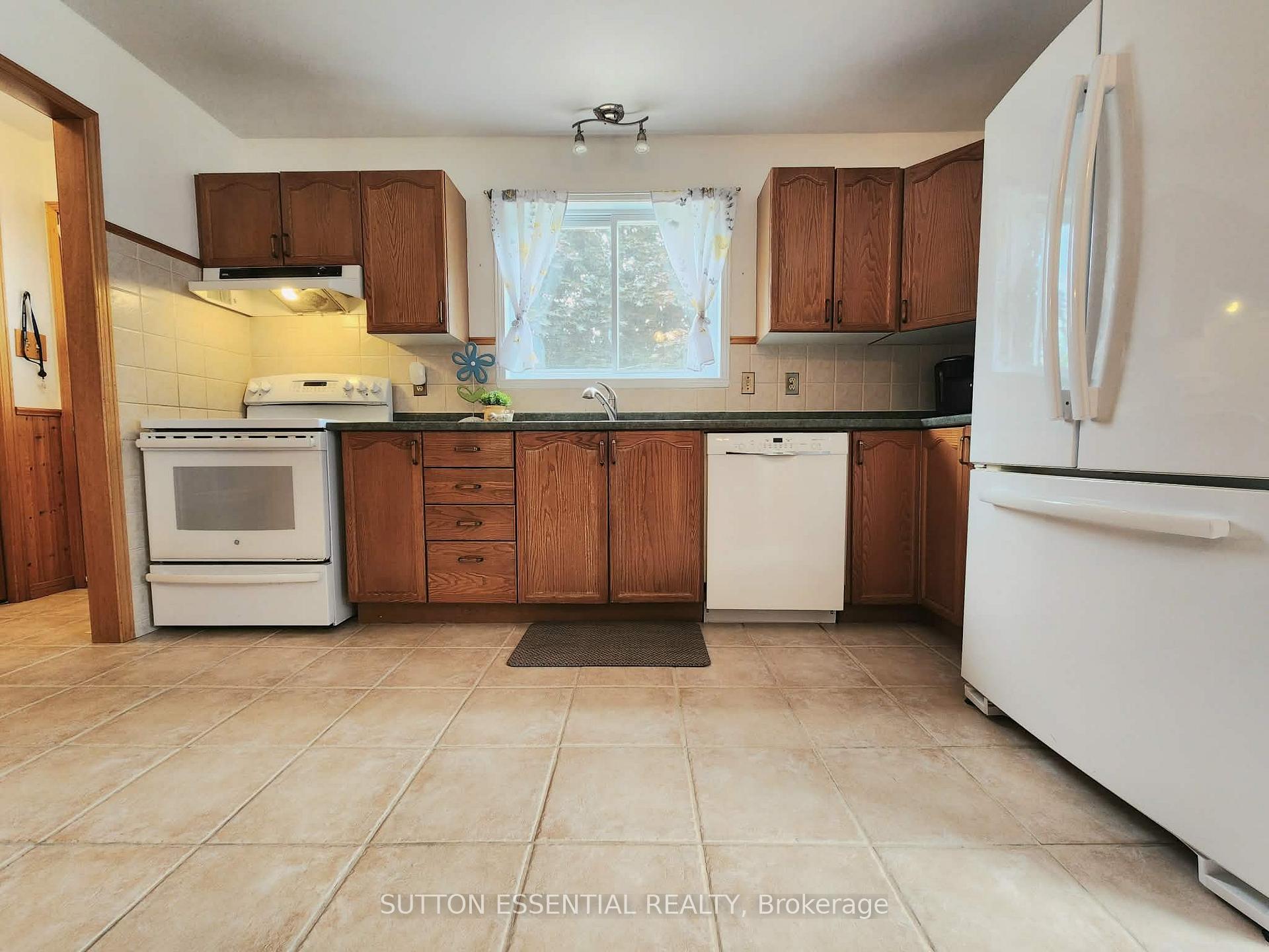 Photo 11 of 5128 Meadowland Drive, Edwardsburgh/Cardinal, Town of Cardinal — HOMEH