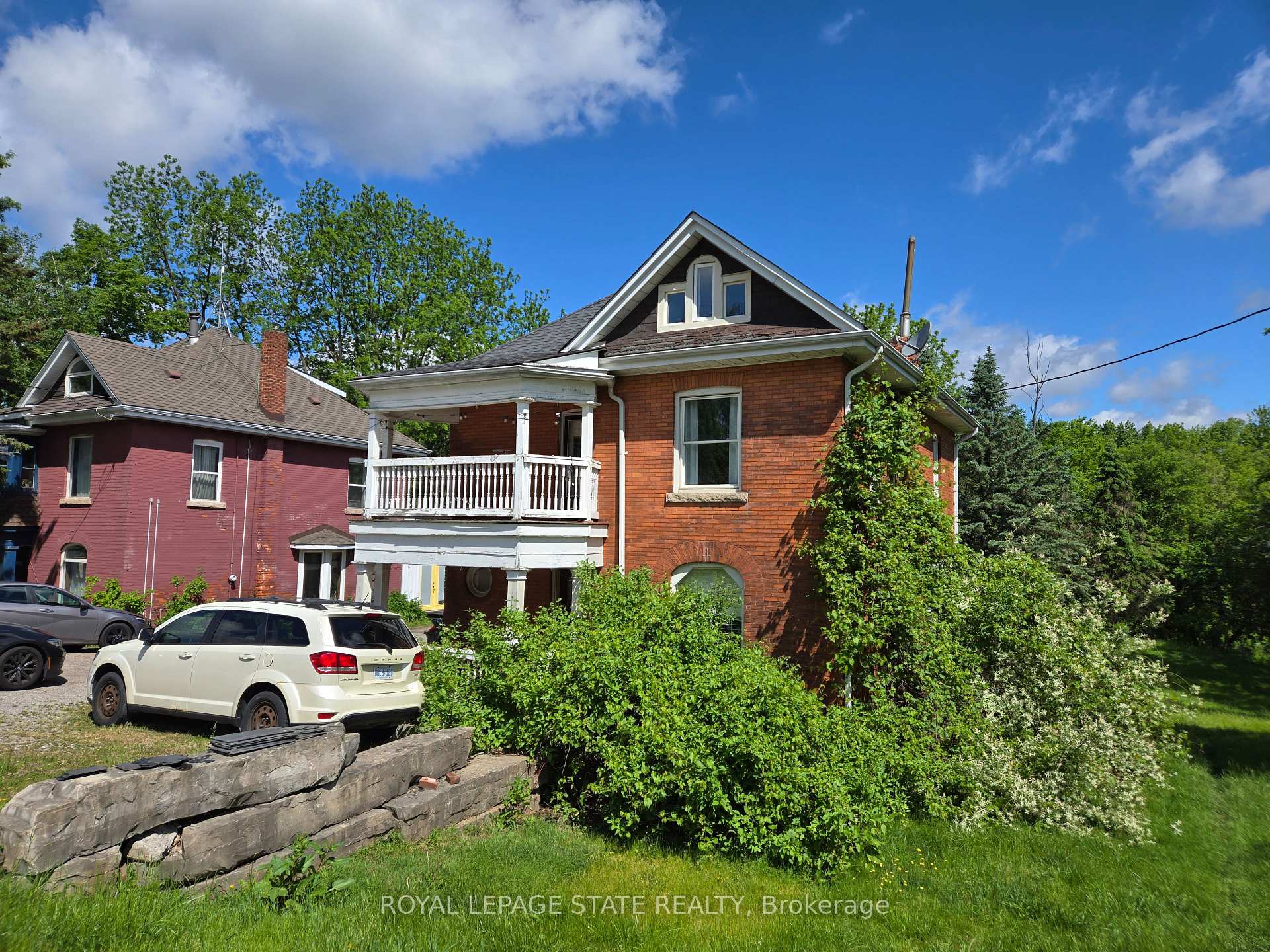 Photo 2 of 2087 Governors Road, Hamilton, Rural Flamborough — HOMEH