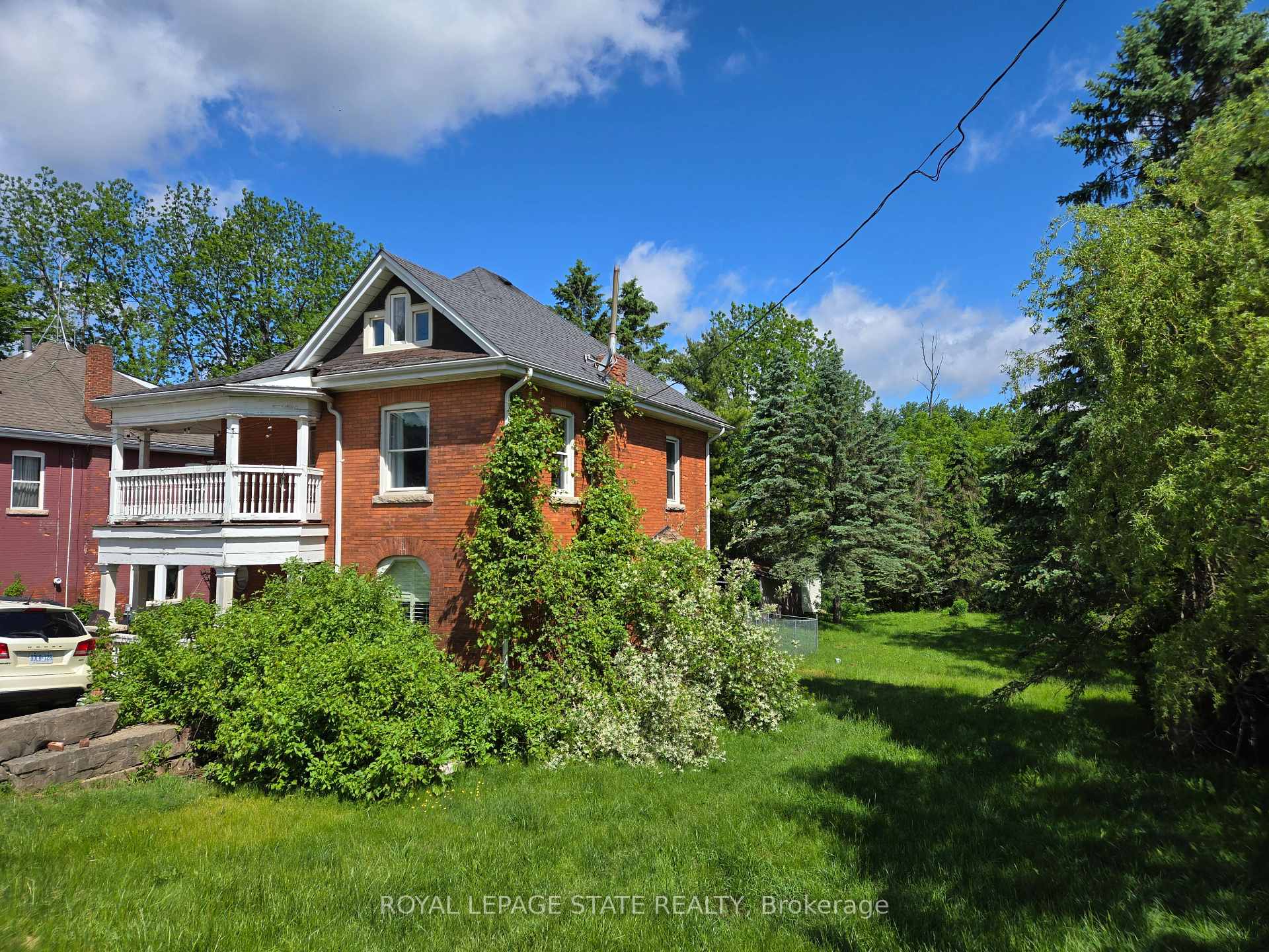 Photo 3 of 2087 Governors Road, Hamilton, Rural Flamborough — HOMEH