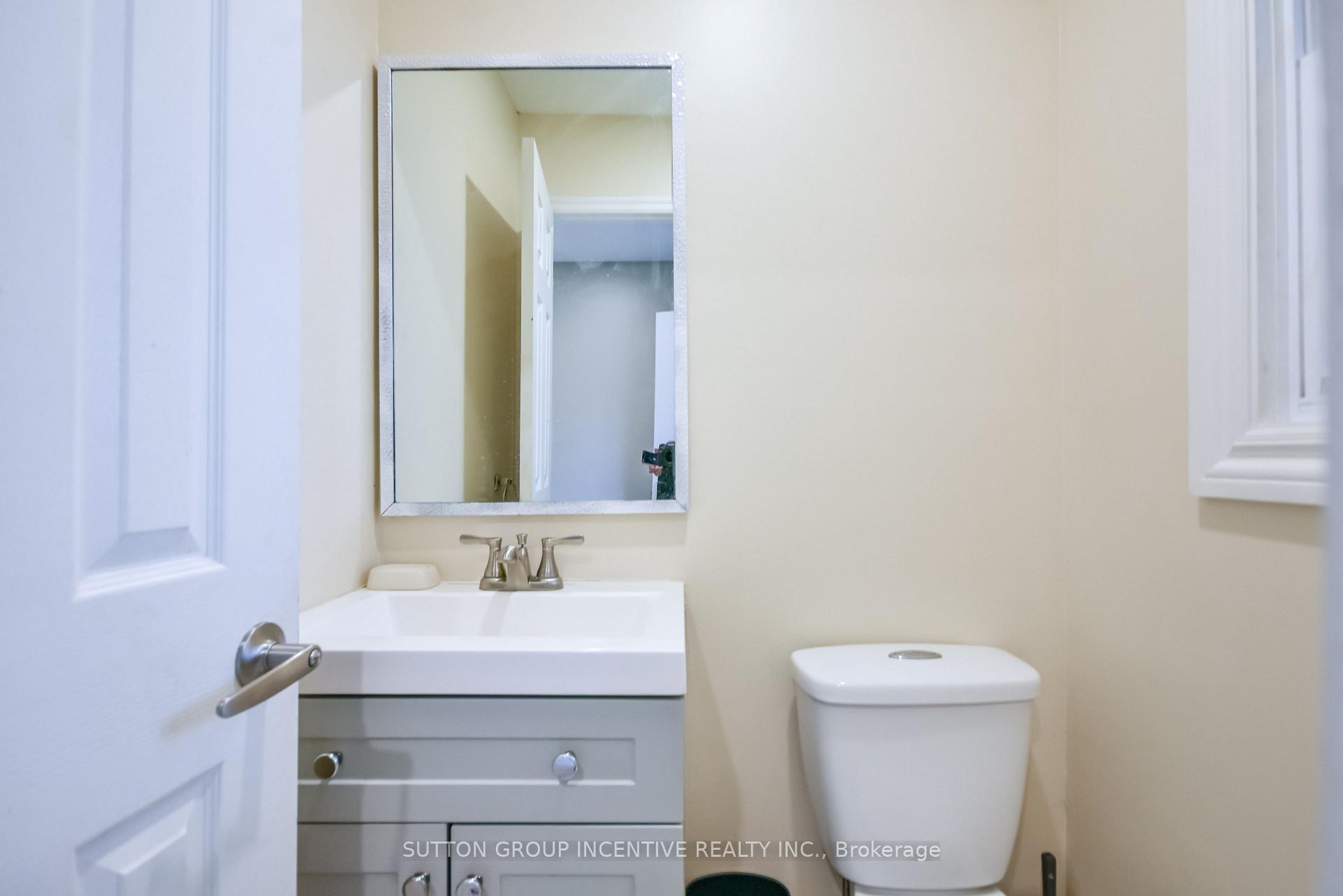 Photo 2 of Unit B, 33 Cundles Road E, Barrie, Cundles East — HOMEH