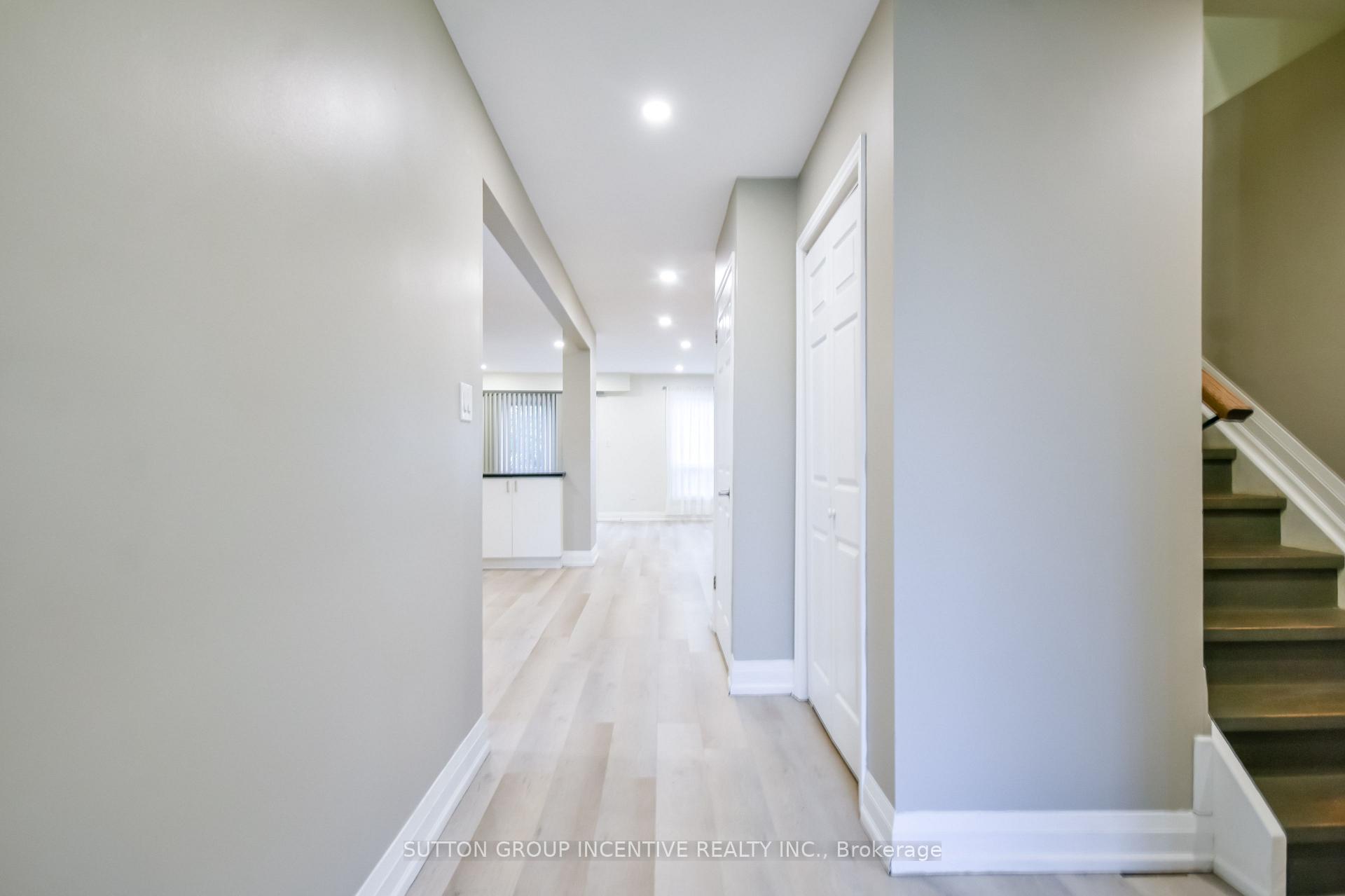 Photo 3 of Unit B, 33 Cundles Road E, Barrie, Cundles East — HOMEH