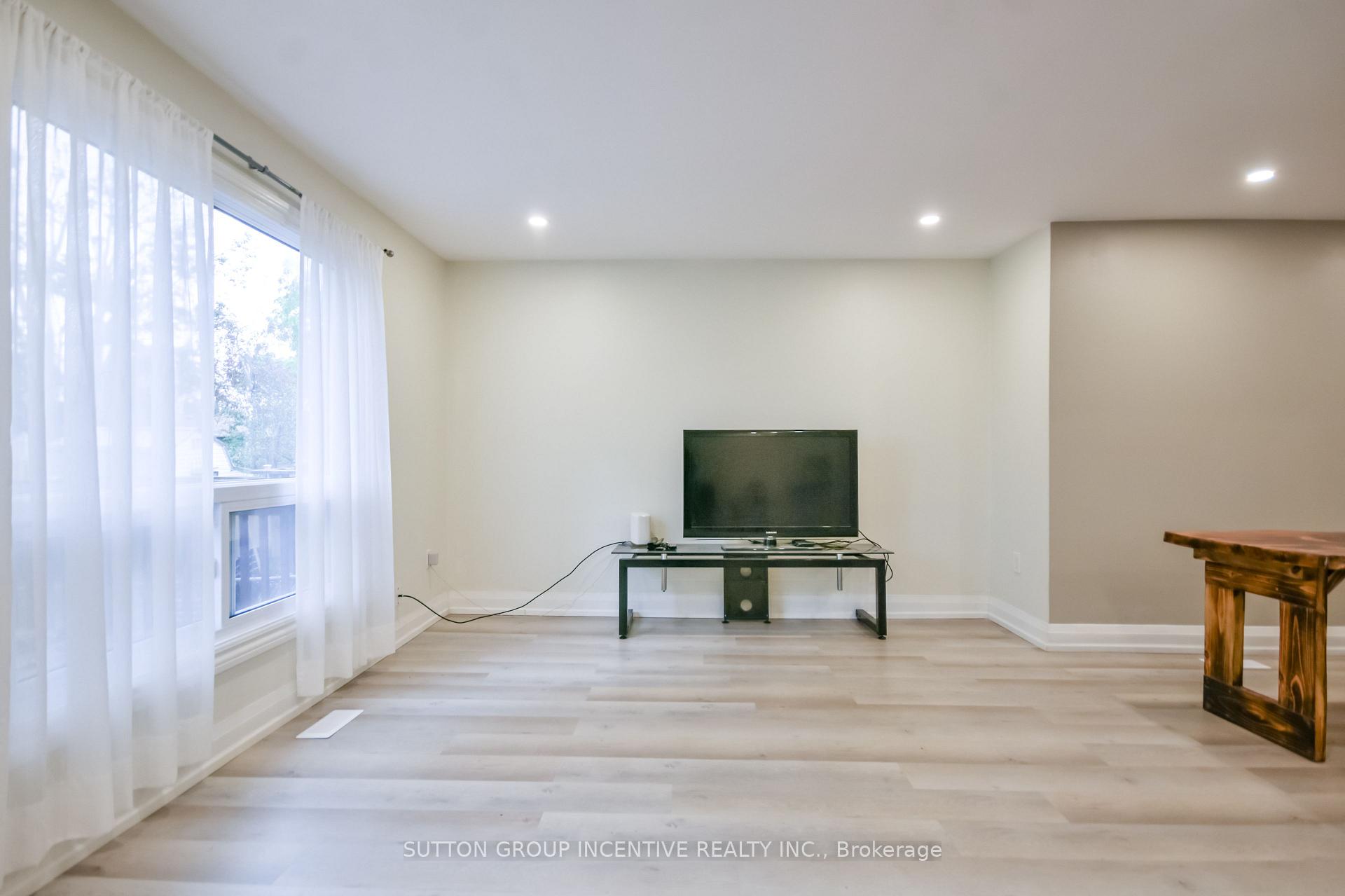 Photo 14 of Unit B, 33 Cundles Road E, Barrie, Cundles East — HOMEH