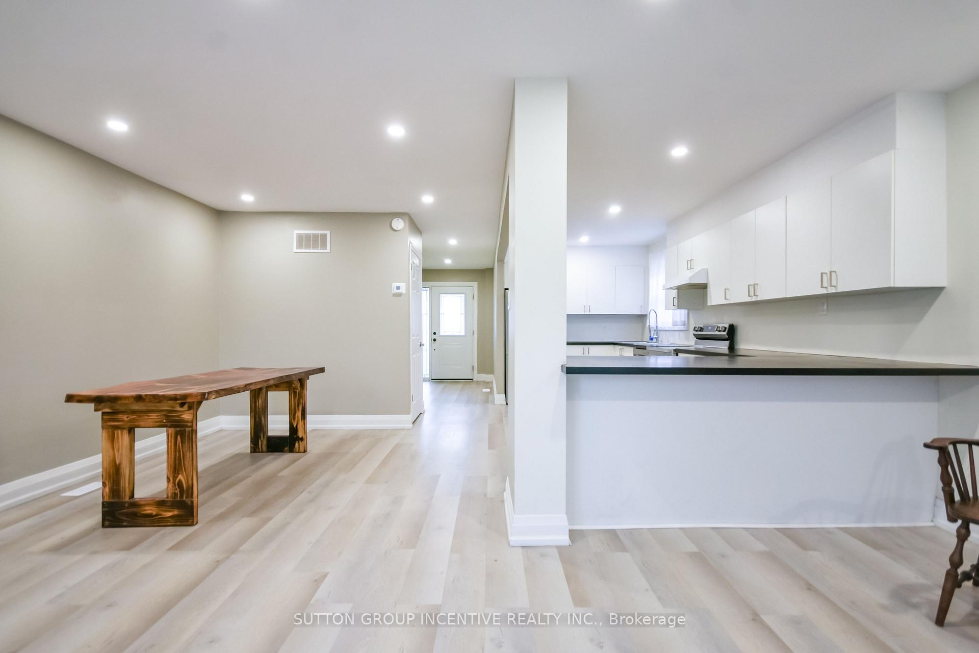 Photo 15 of Unit B, 33 Cundles Road E, Barrie, Cundles East — HOMEH