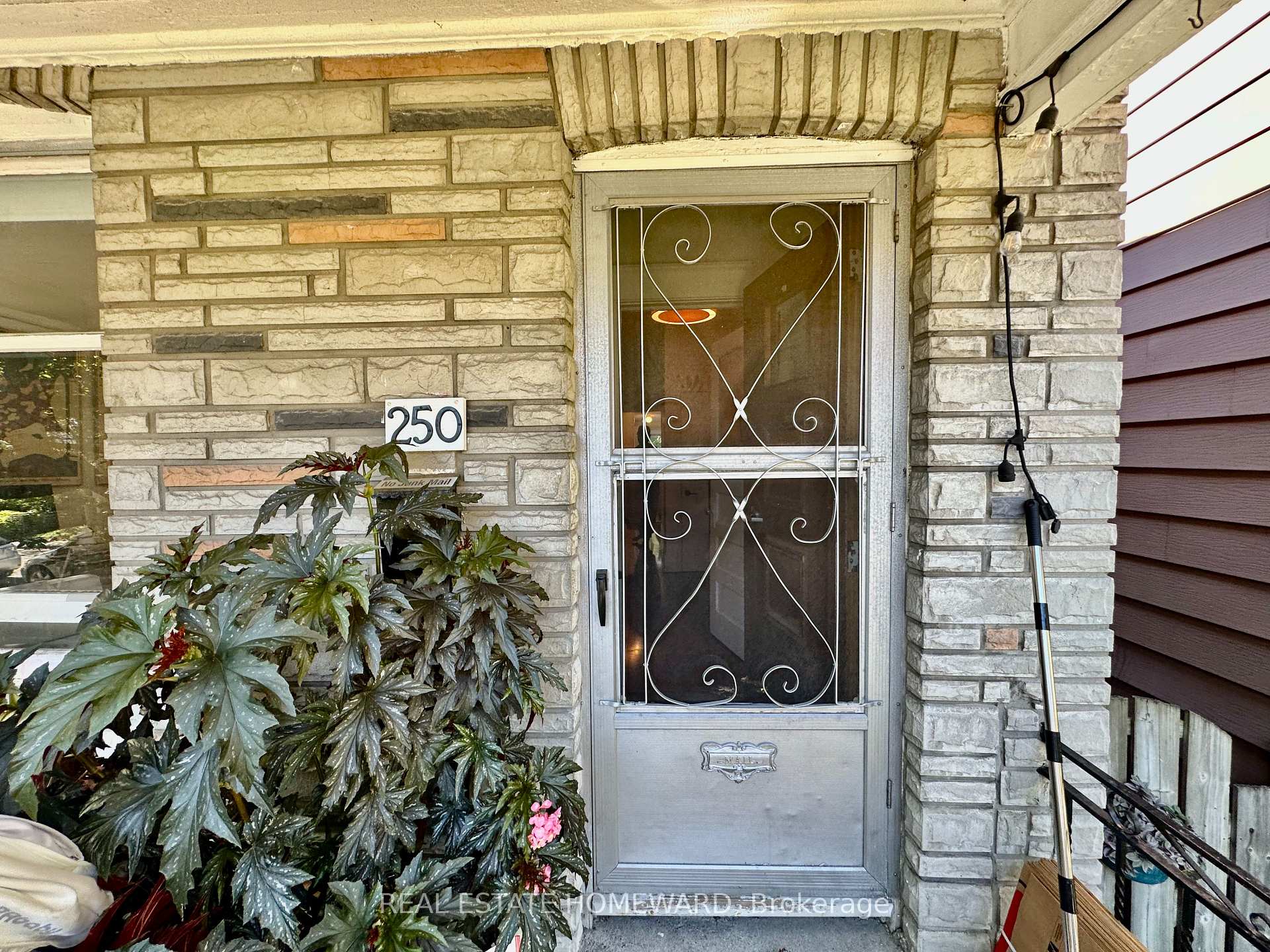 Photo 2 of 250 Rushton Road, Toronto, Wychwood — HOMEH