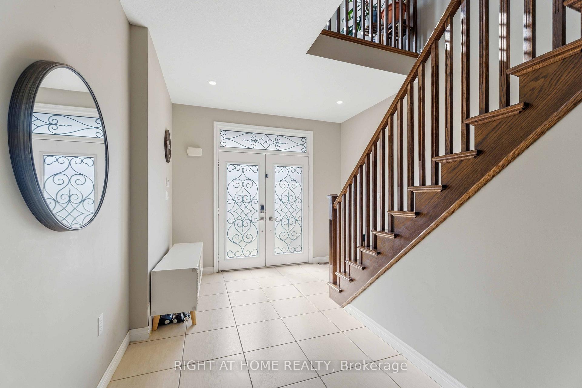 Photo 2 of 212 Chartwell Circle, Hamilton, Jerome — HOMEH
