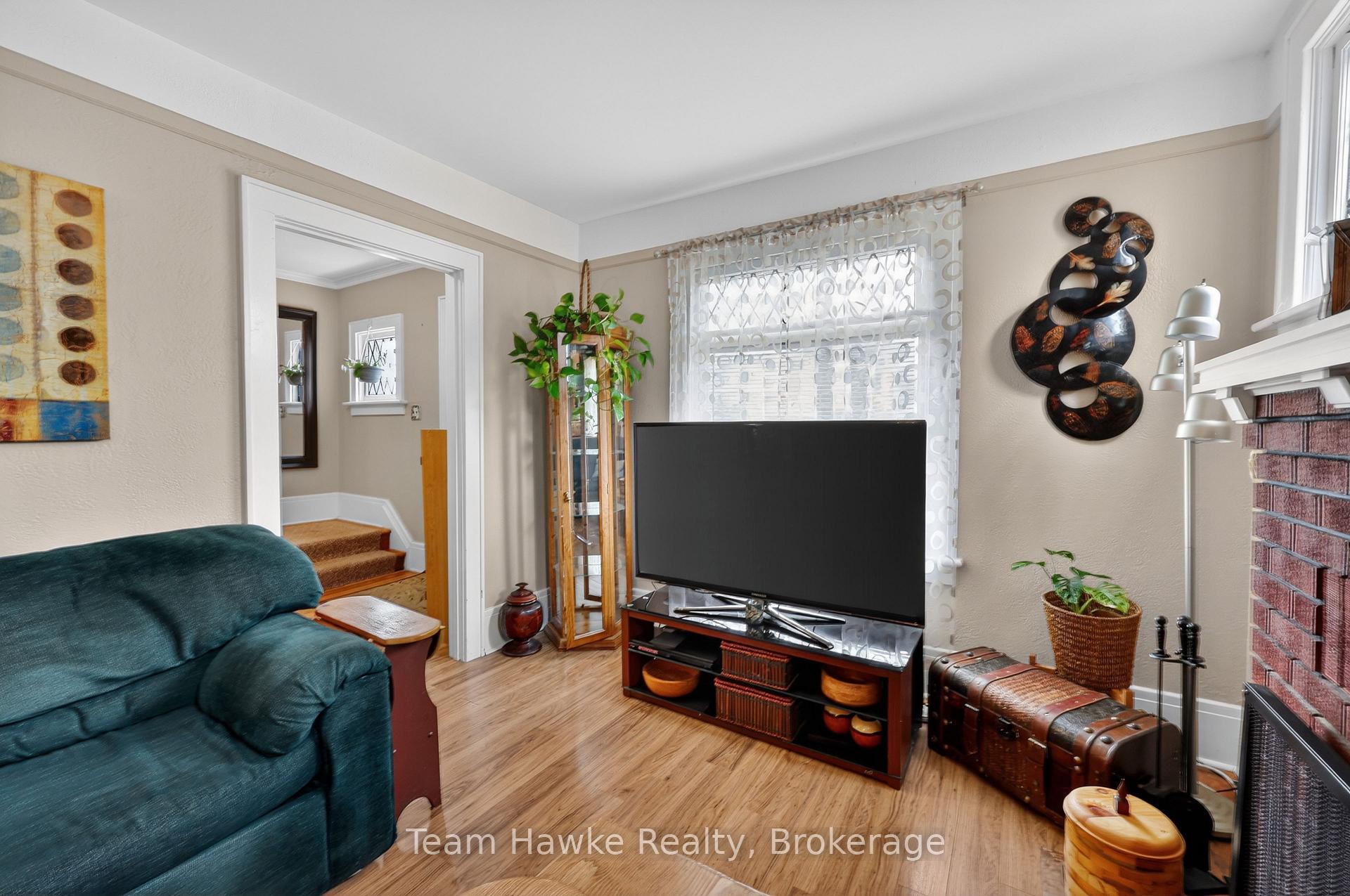 Photo 5 of 443 Elizabeth Street, Midland — HOMEH