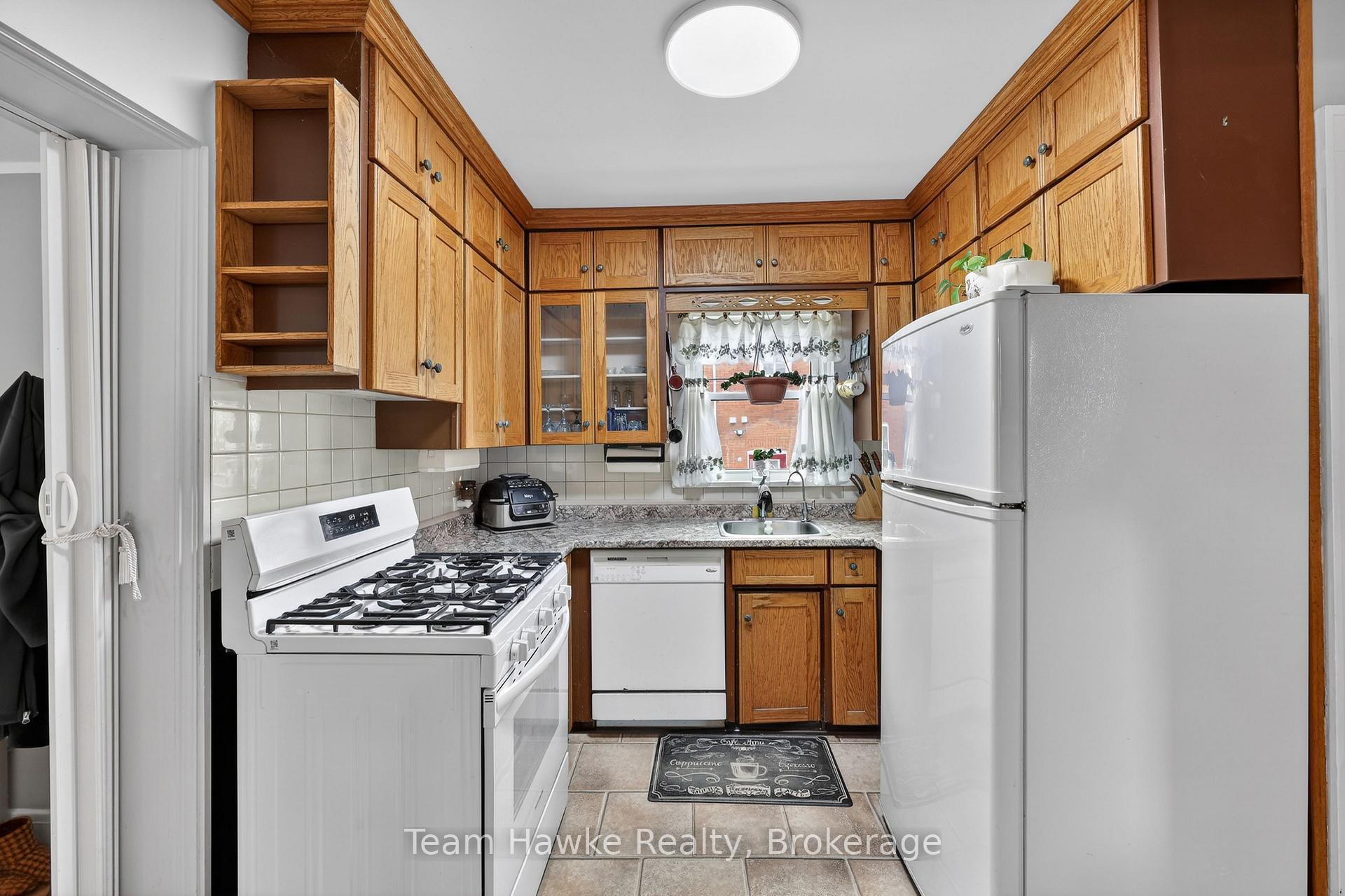Photo 7 of 443 Elizabeth Street, Midland — HOMEH