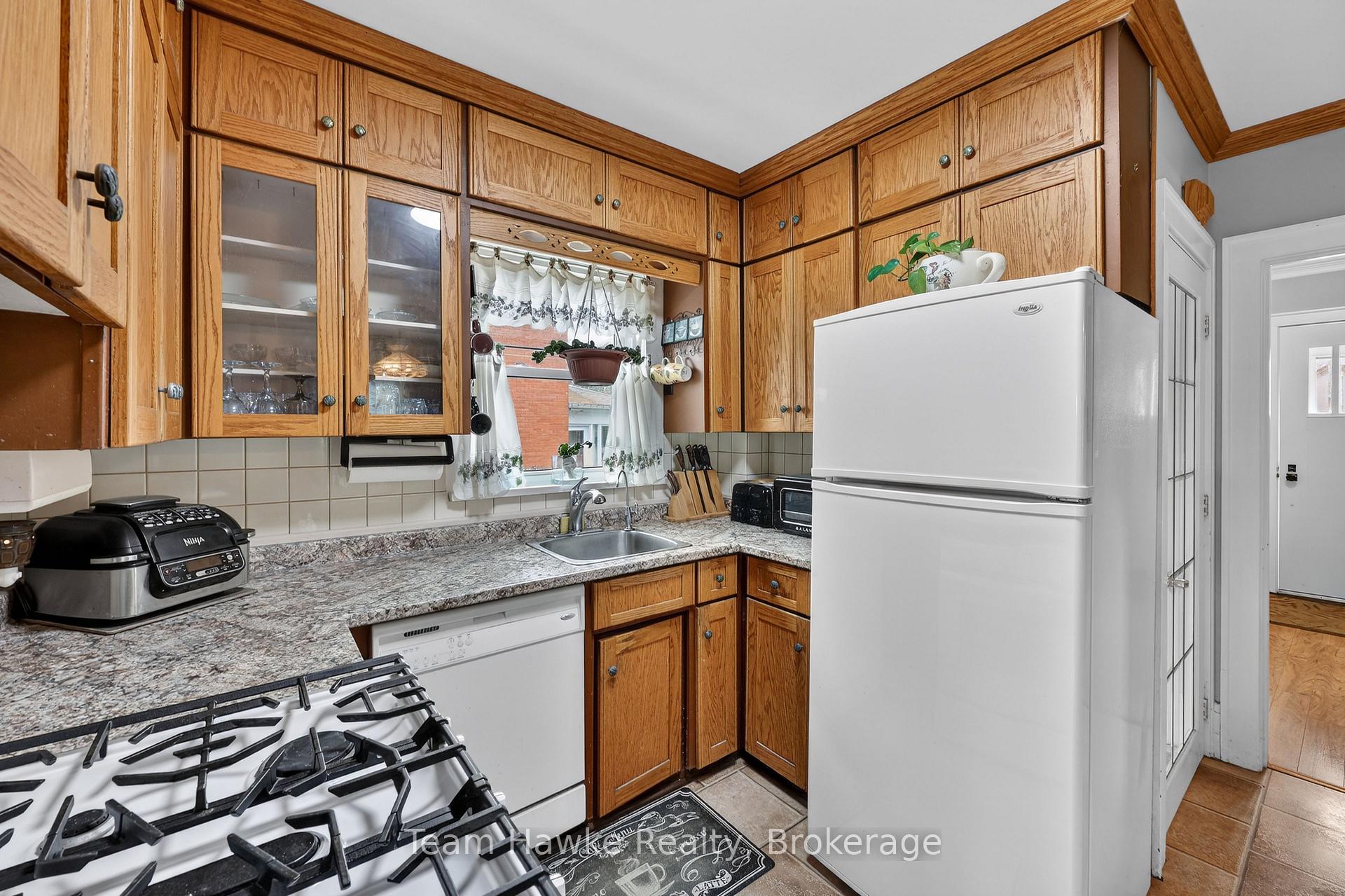 Photo 8 of 443 Elizabeth Street, Midland — HOMEH