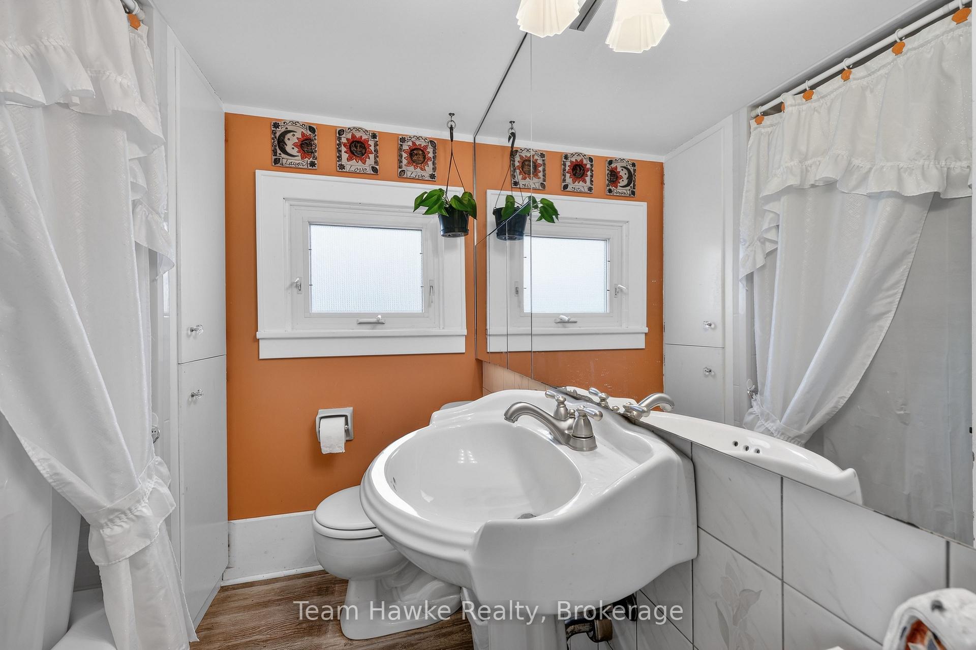 Photo 13 of 443 Elizabeth Street, Midland — HOMEH