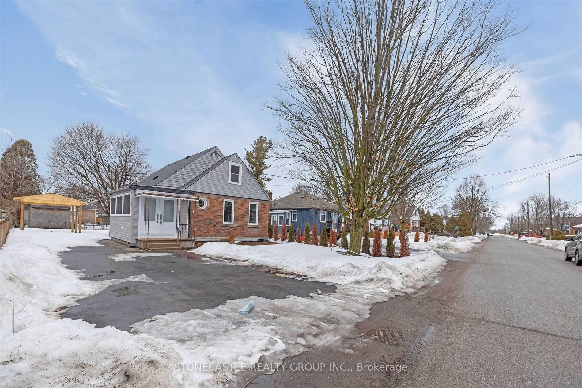 Photo 3 of 269 Peel Street, Halton Hills, Acton — HOMEH