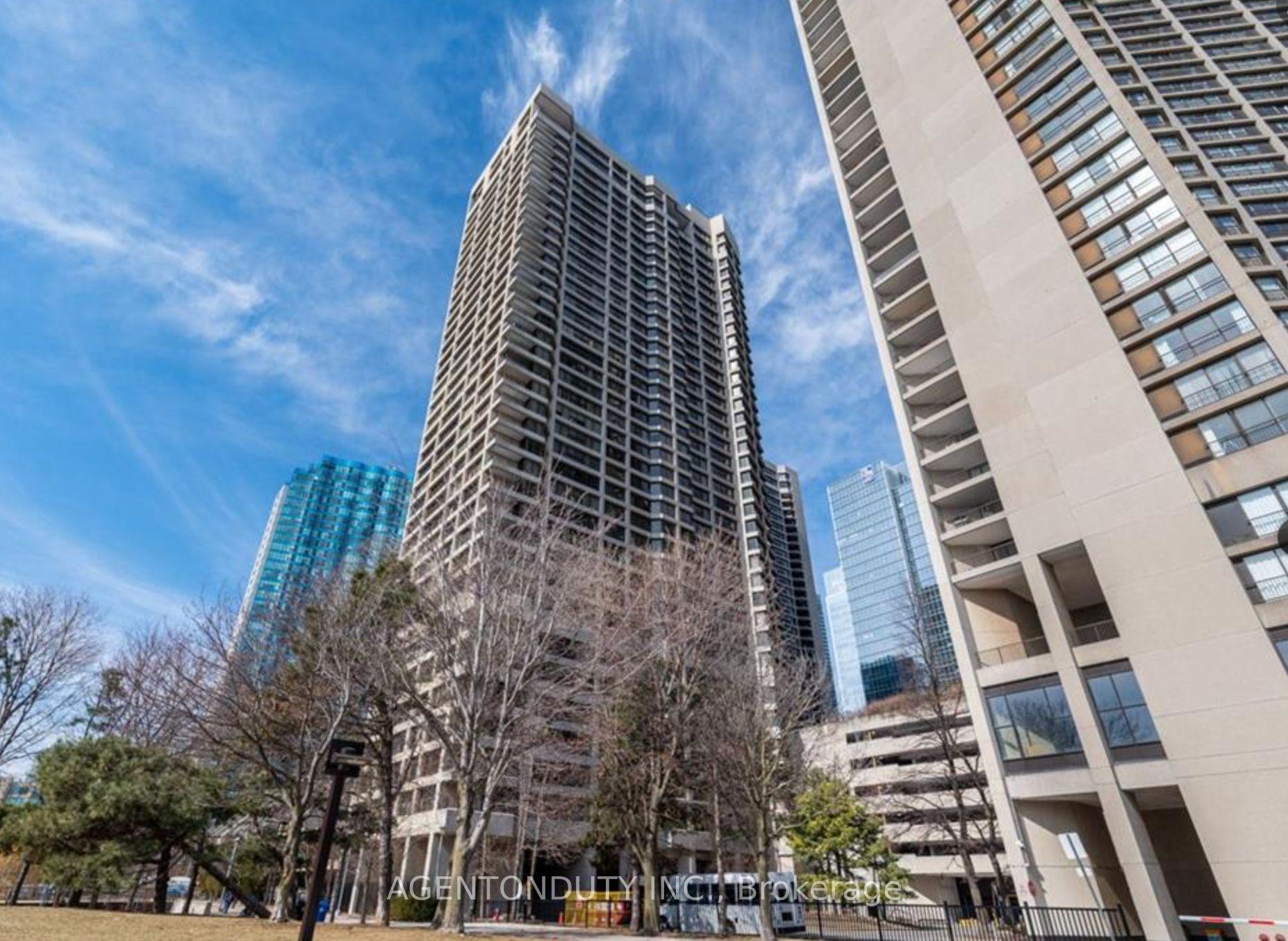 Photo 3 of Unit 1605, 65 Harbour Square, Toronto, Waterfront Communities — HOMEH