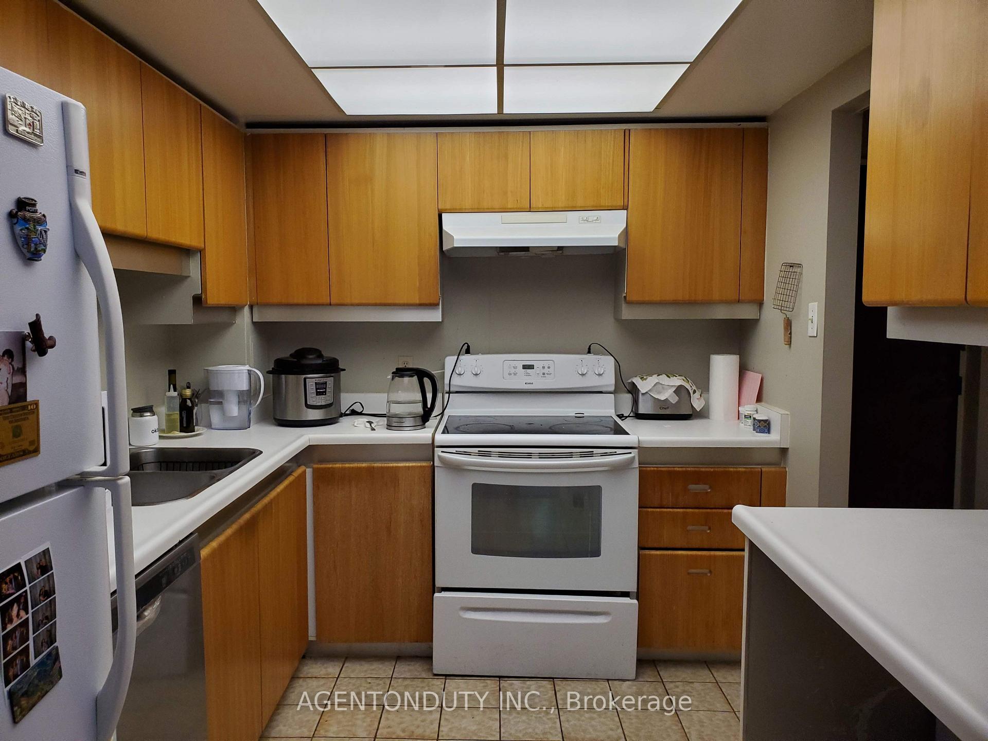 Photo 11 of Unit 1605, 65 Harbour Square, Toronto, Waterfront Communities — HOMEH