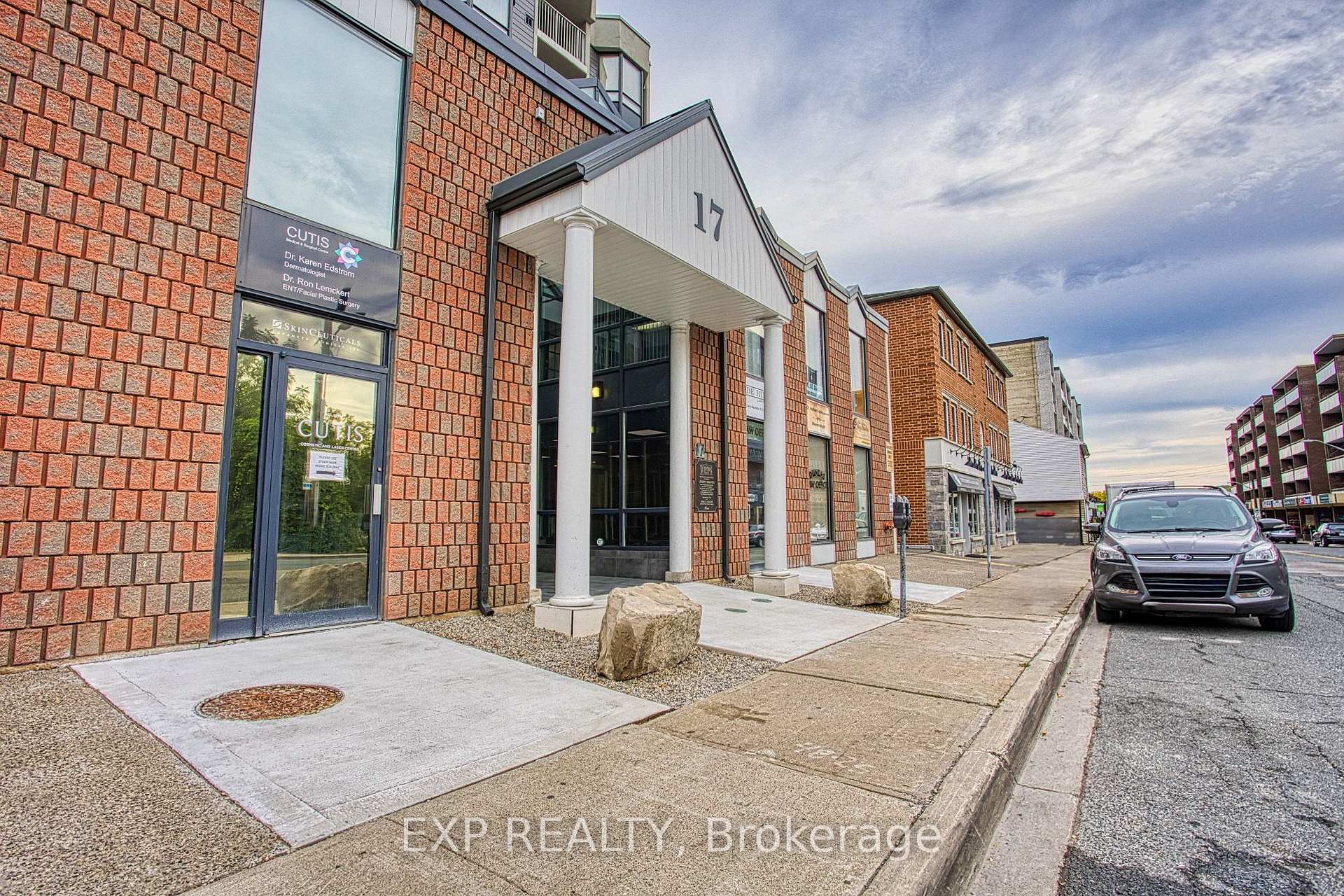 Photo 2 of Unit 502, 17 King Street E, Hamilton, Dundas — HOMEH