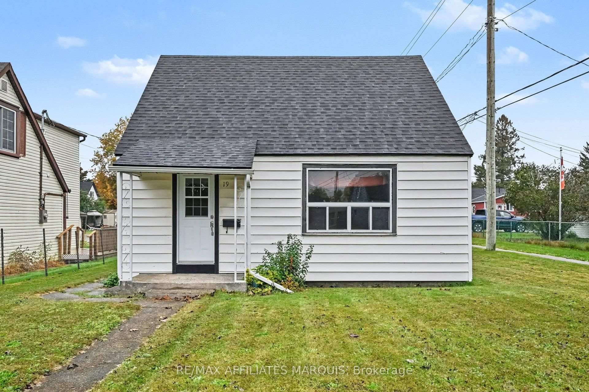 Photo 1 of 19 Churchill Crescent, Smiths Falls, Smiths Falls — HOMEH