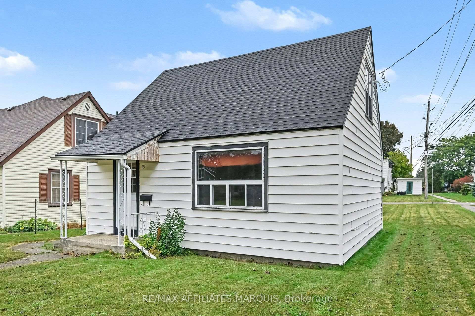 Photo 2 of 19 Churchill Crescent, Smiths Falls, Smiths Falls — HOMEH