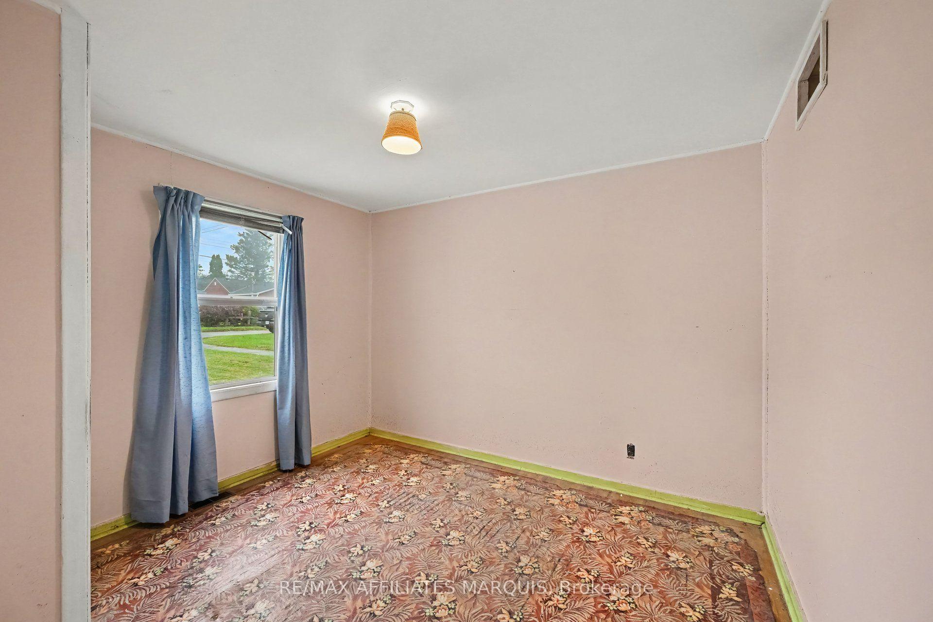 Photo 12 of 19 Churchill Crescent, Smiths Falls, Smiths Falls — HOMEH