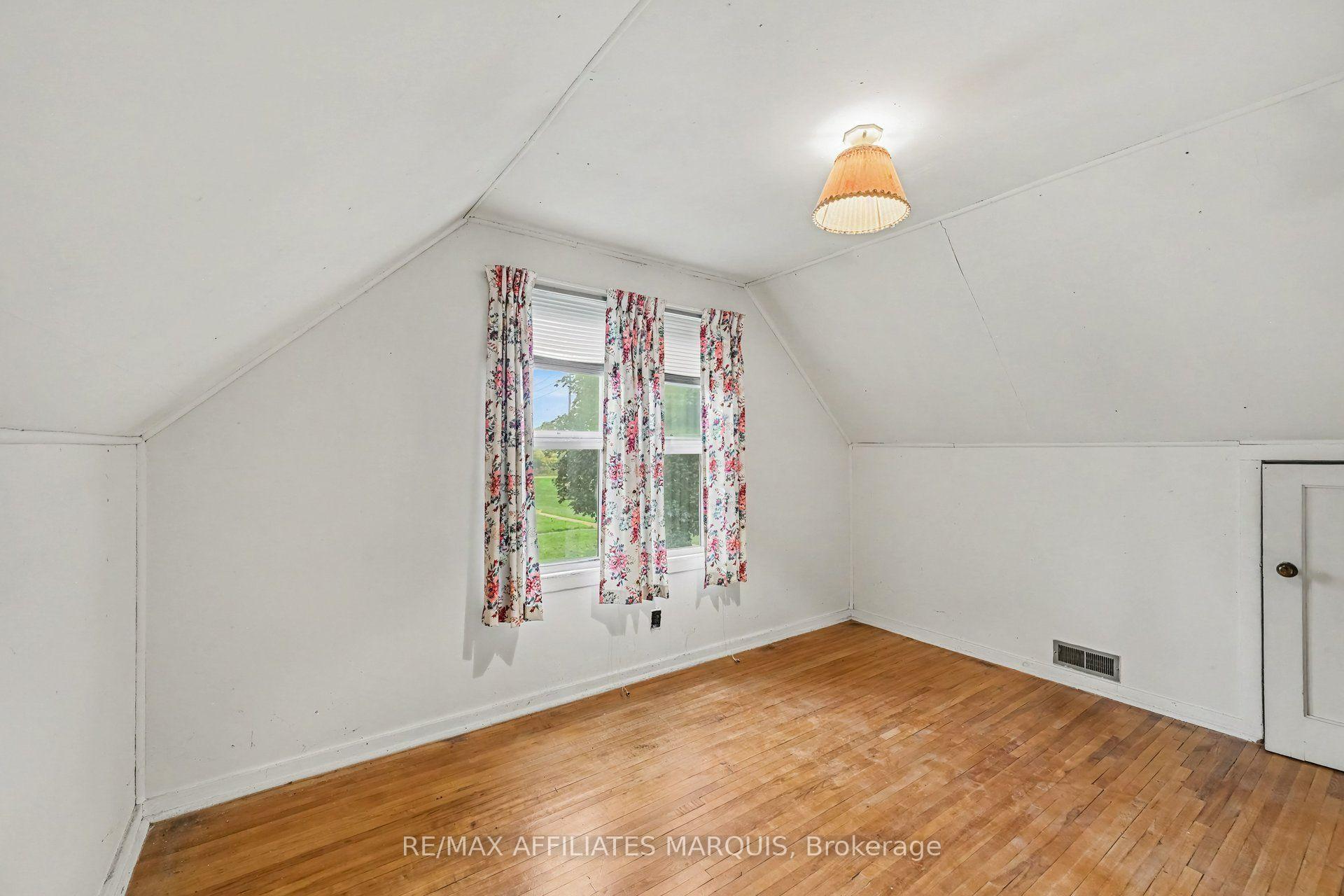 Photo 17 of 19 Churchill Crescent, Smiths Falls, Smiths Falls — HOMEH