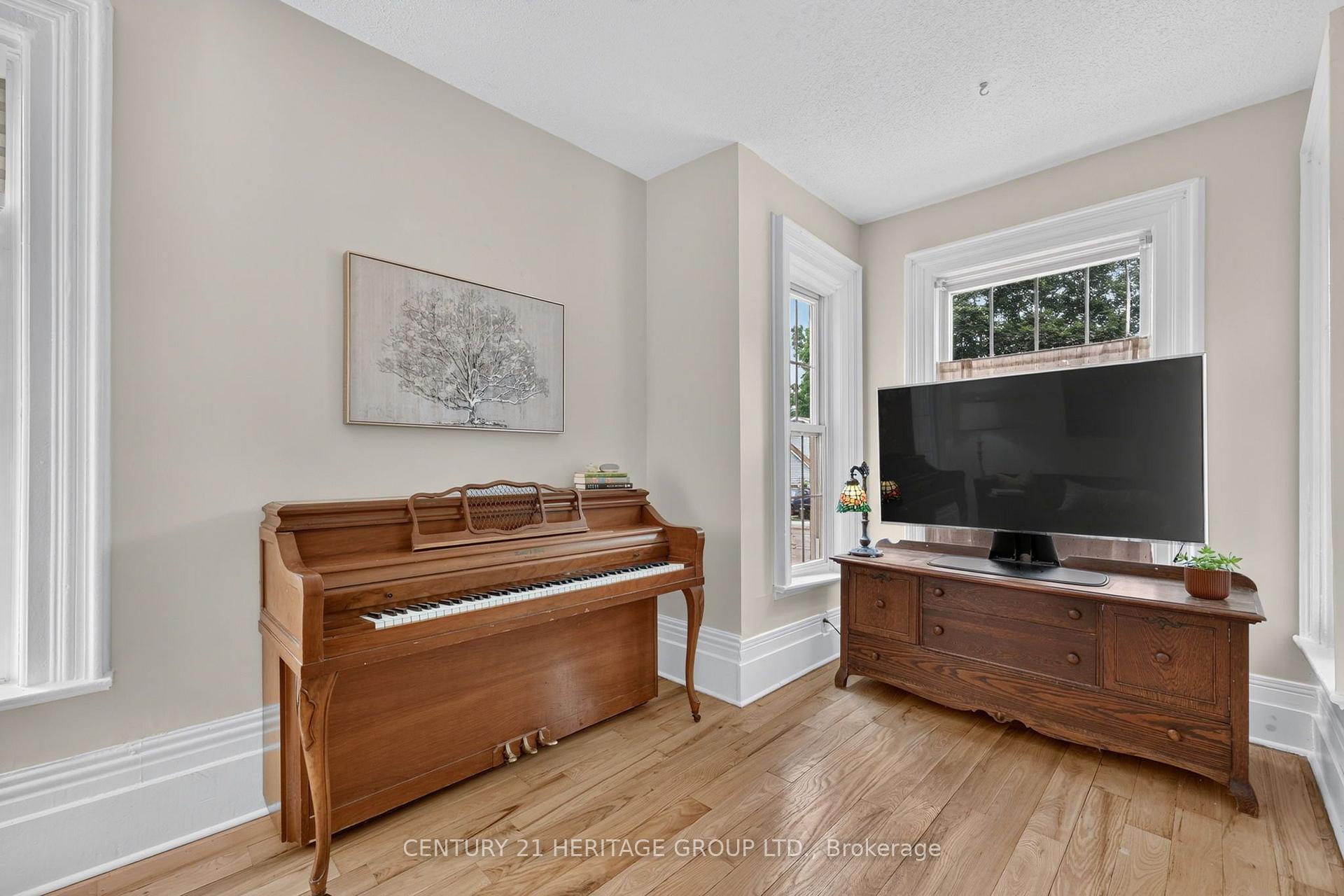 Photo 7 of 62 Queen Street N, New Tecumseth, Tottenham — HOMEH