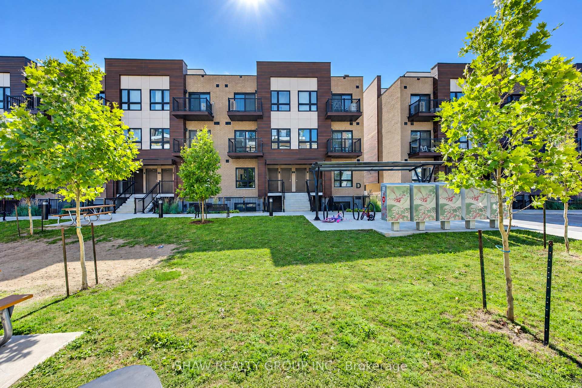 Photo 2 of Unit D16, 10 Palace Street, Kitchener, Laurentian Hills — HOMEH