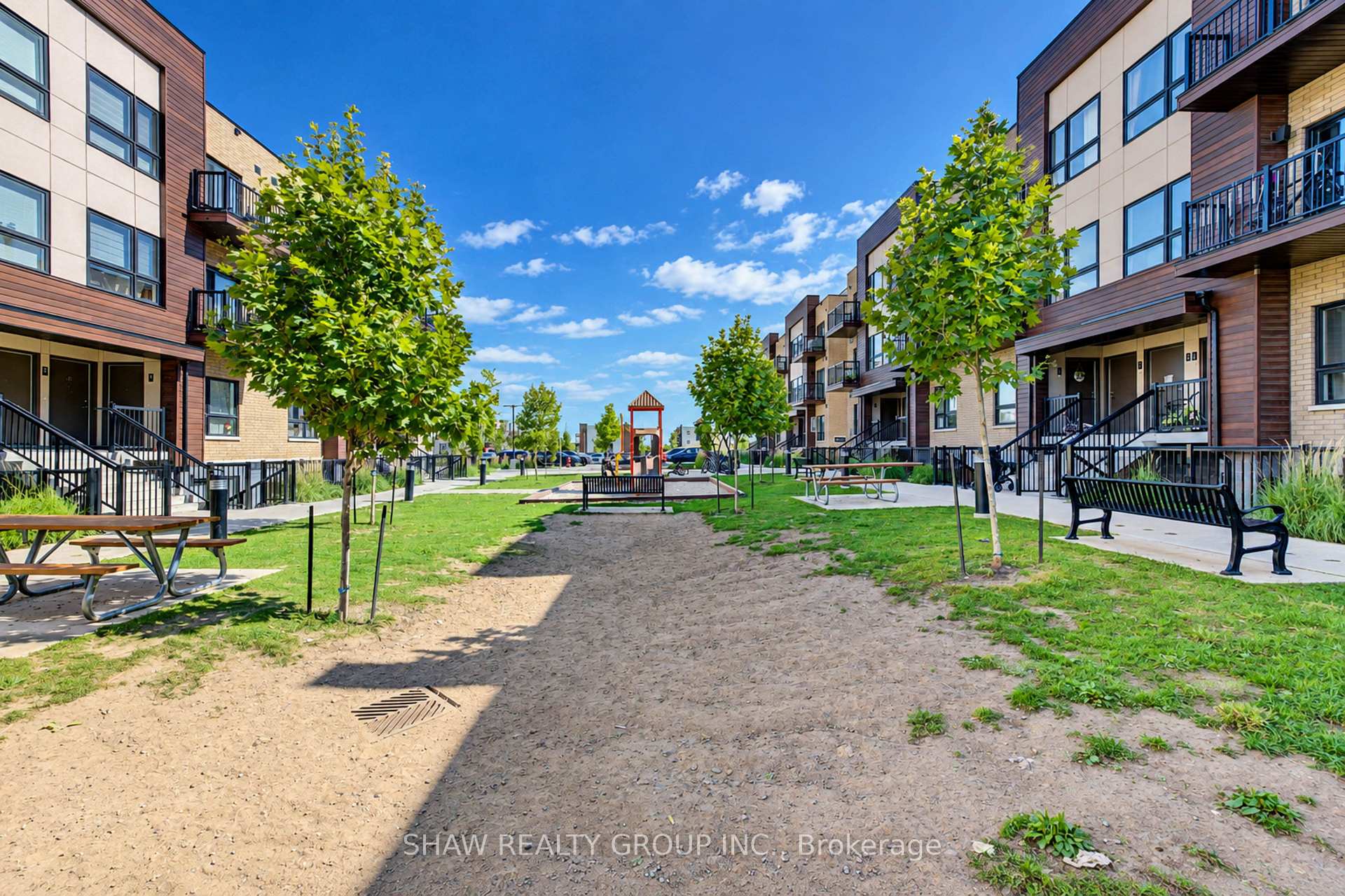 Photo 3 of Unit D16, 10 Palace Street, Kitchener, Laurentian Hills — HOMEH