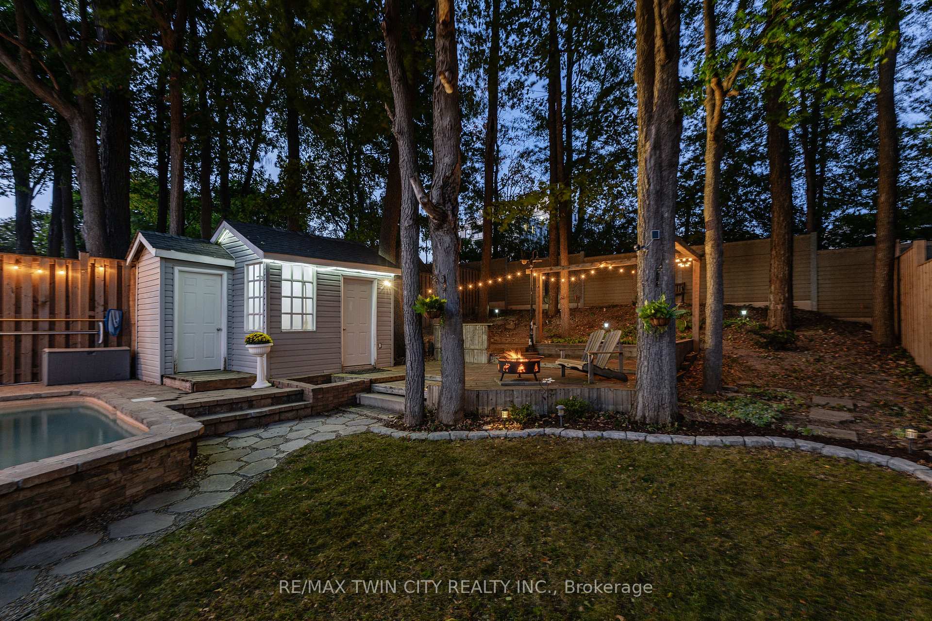Photo 4 of 150 Coach Hill Drive, Kitchener, Country Hills East — HOMEH