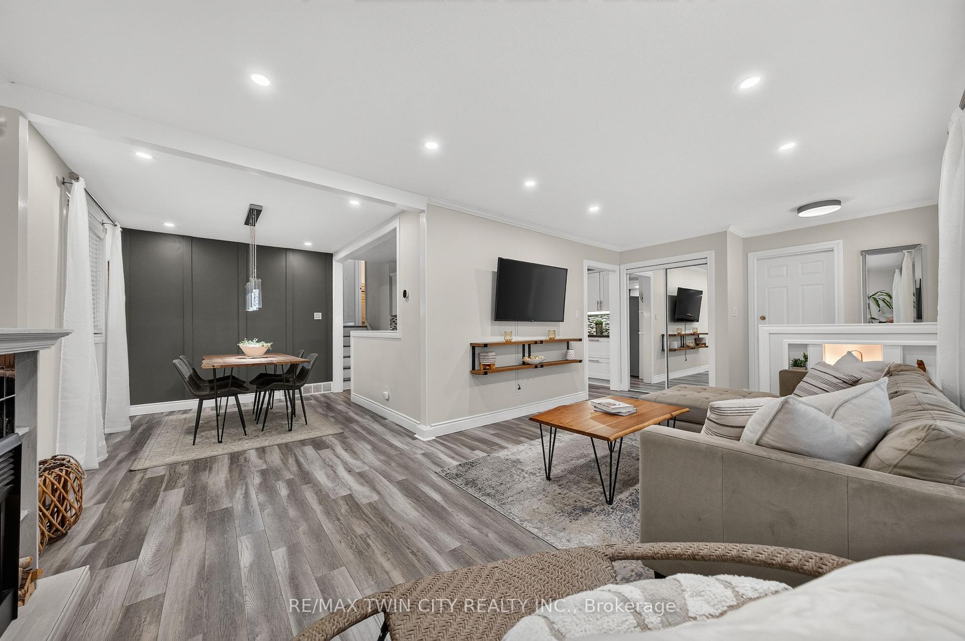 Photo 12 of 150 Coach Hill Drive, Kitchener, Country Hills East — HOMEH
