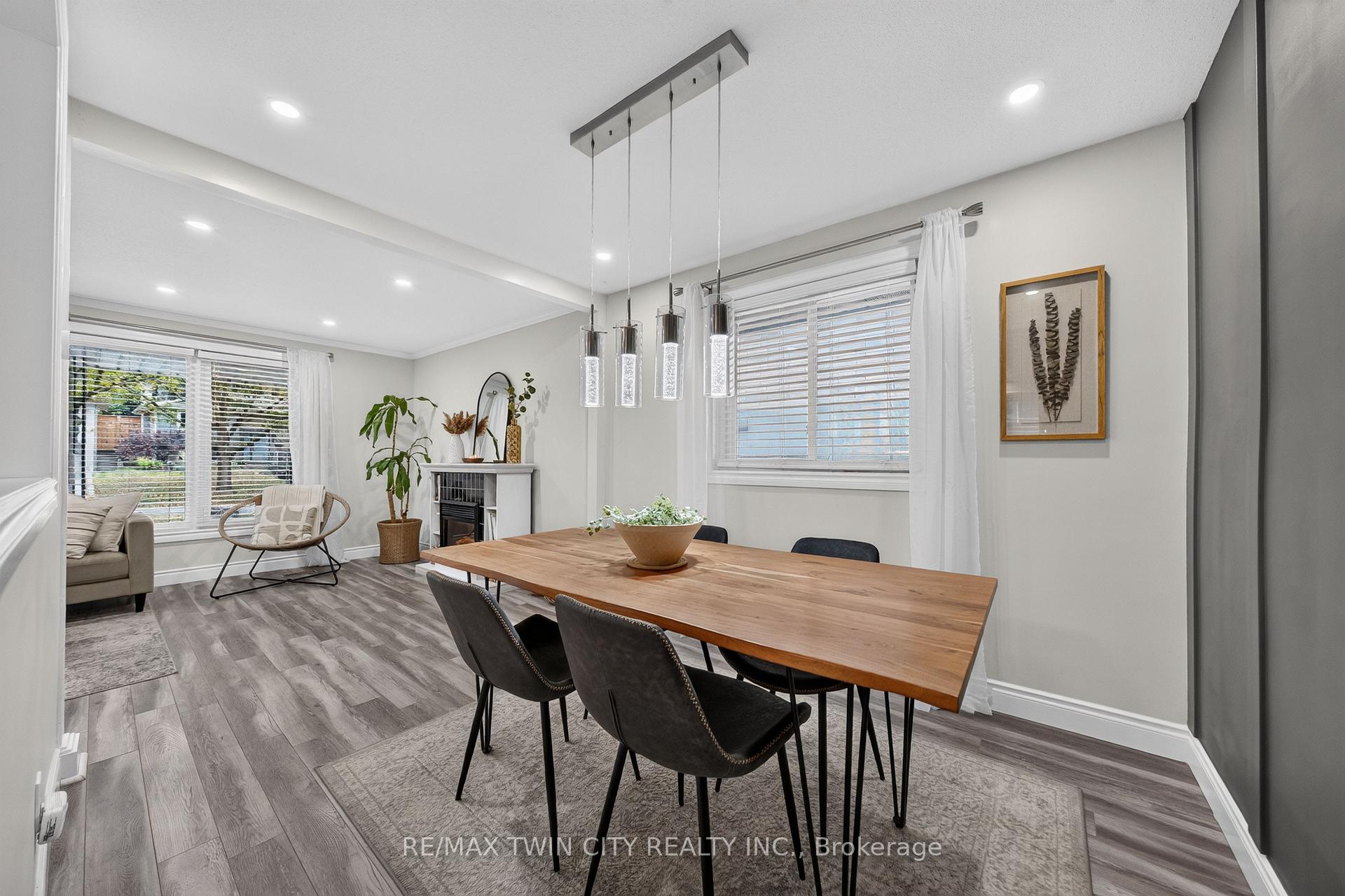 Photo 13 of 150 Coach Hill Drive, Kitchener, Country Hills East — HOMEH
