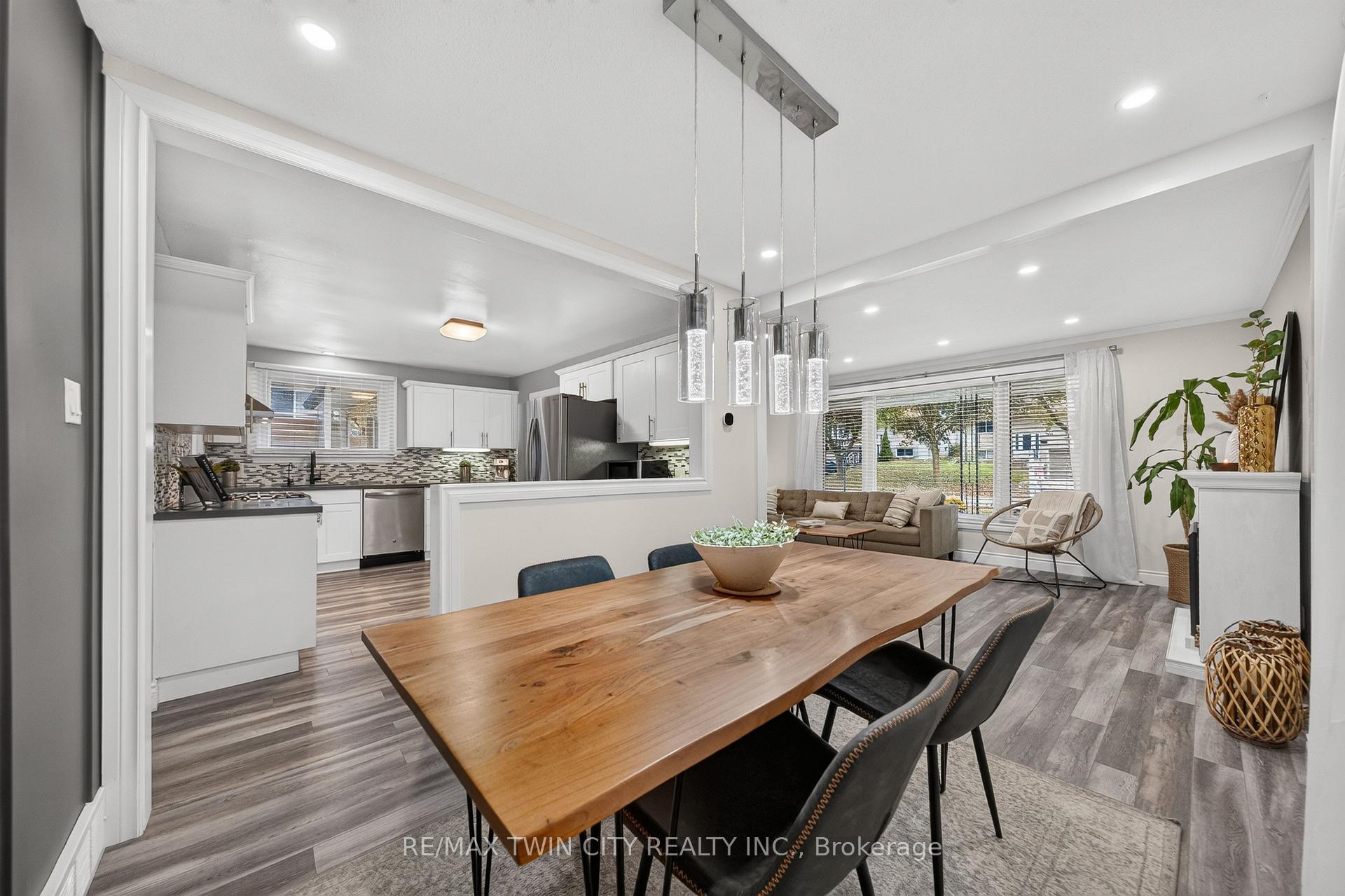 Photo 14 of 150 Coach Hill Drive, Kitchener, Country Hills East — HOMEH