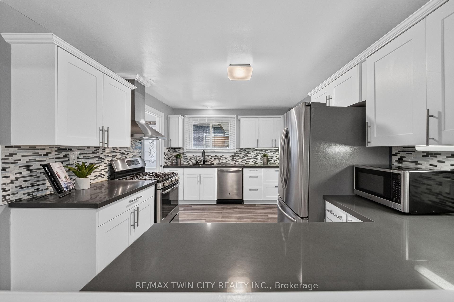 Photo 15 of 150 Coach Hill Drive, Kitchener, Country Hills East — HOMEH