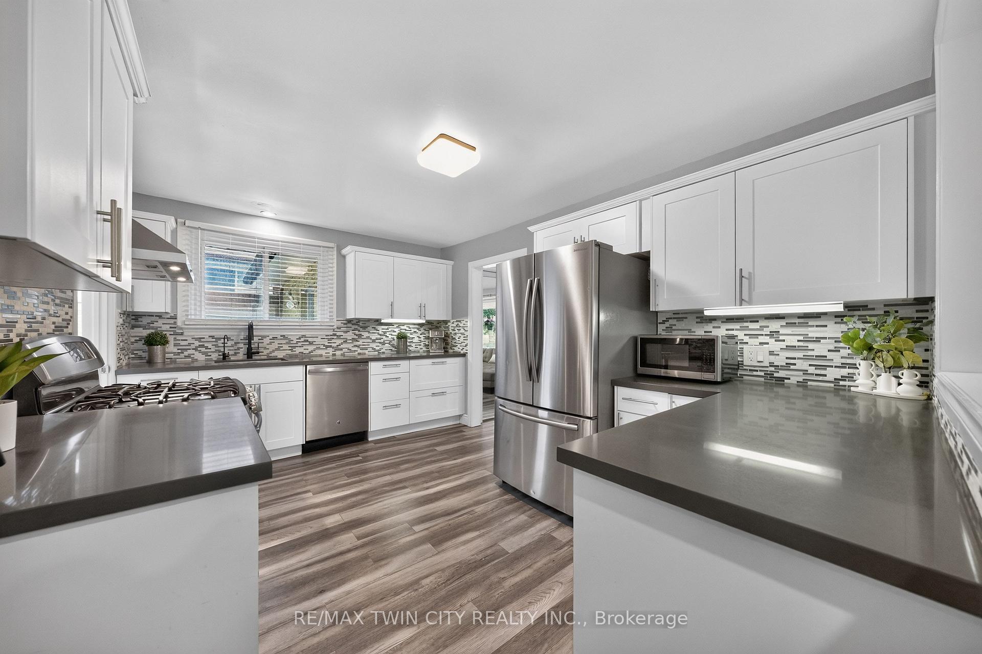 Photo 16 of 150 Coach Hill Drive, Kitchener, Country Hills East — HOMEH