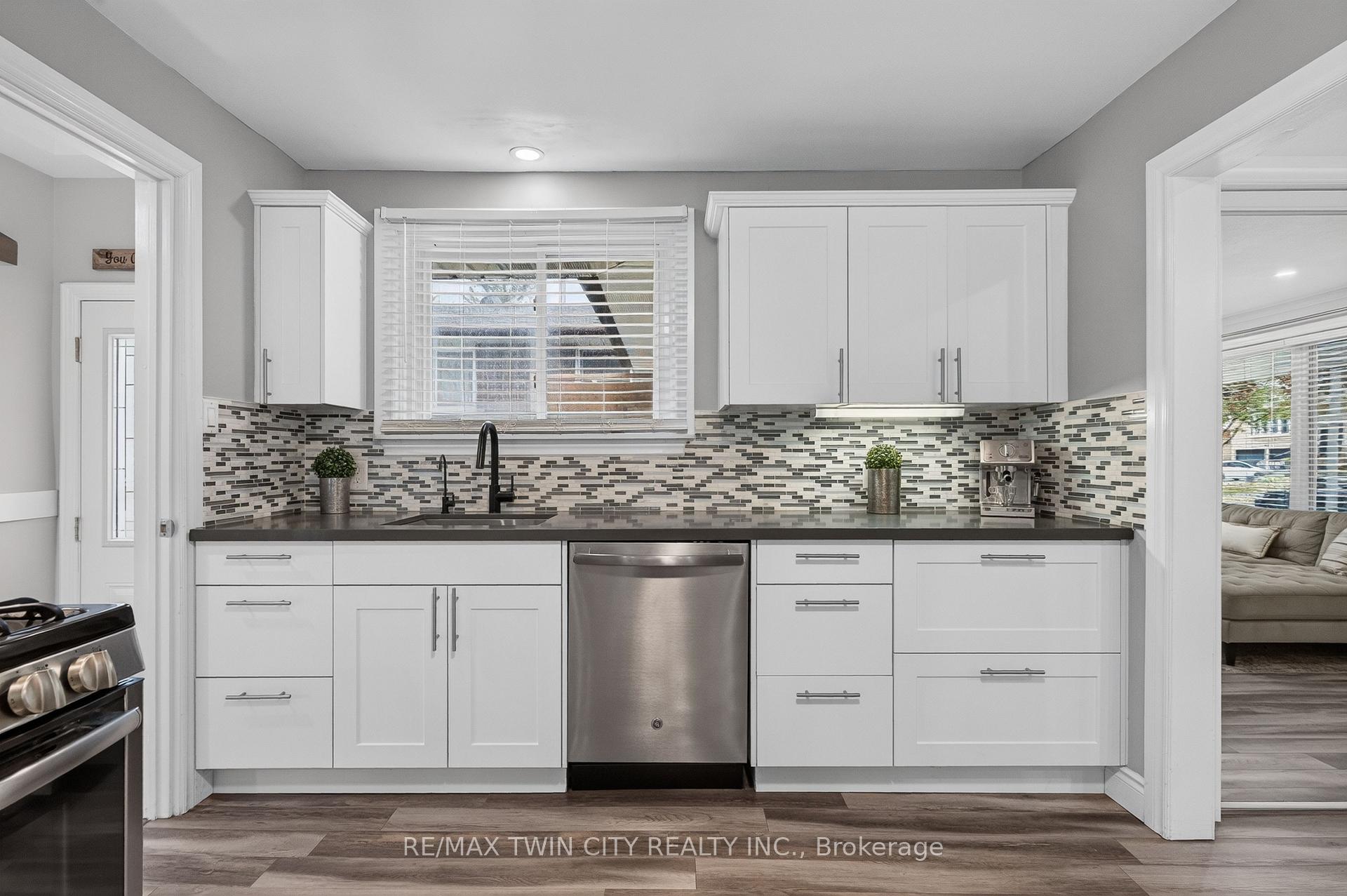 Photo 17 of 150 Coach Hill Drive, Kitchener, Country Hills East — HOMEH