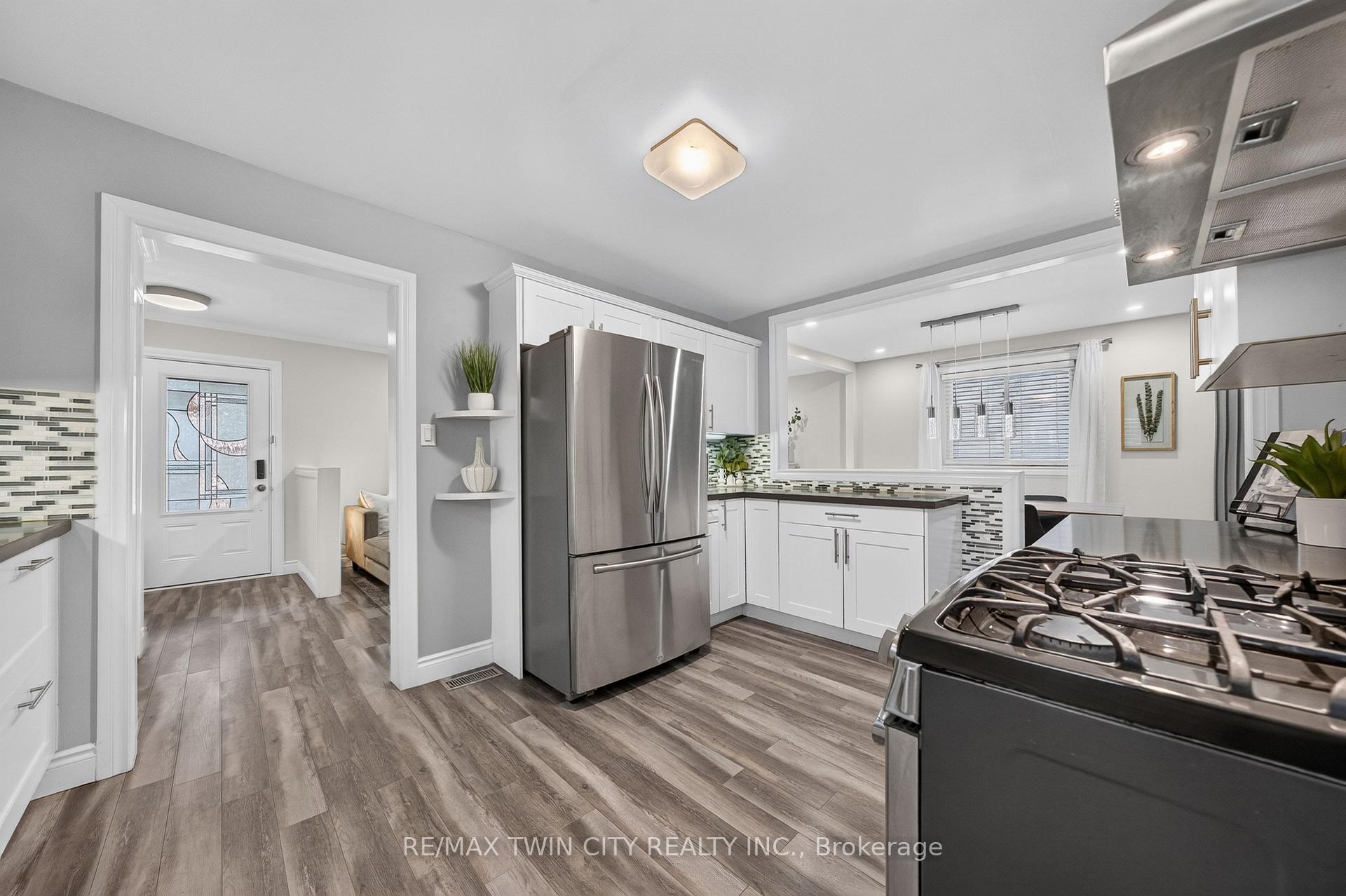 Photo 18 of 150 Coach Hill Drive, Kitchener, Country Hills East — HOMEH