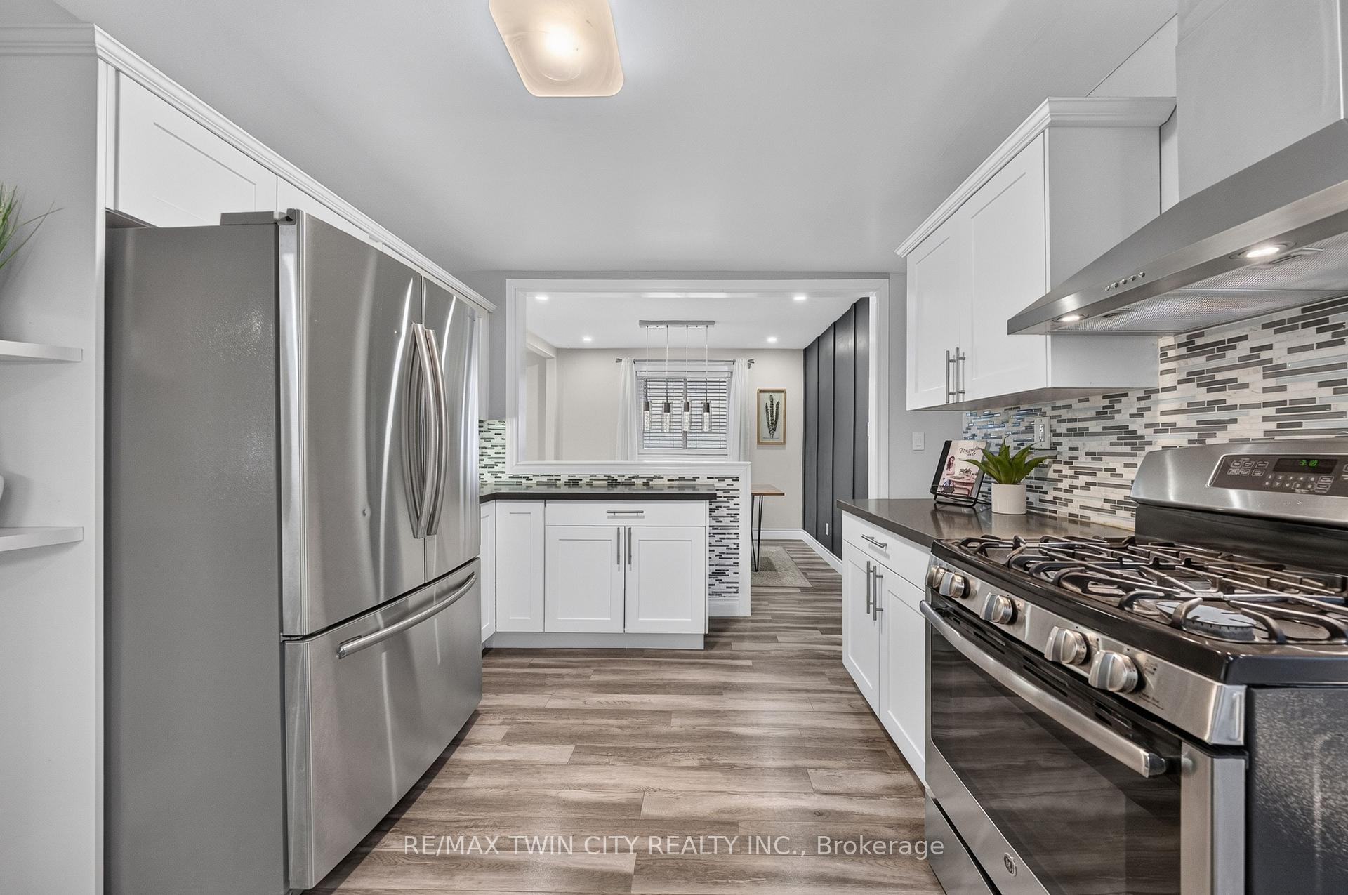 Photo 19 of 150 Coach Hill Drive, Kitchener, Country Hills East — HOMEH