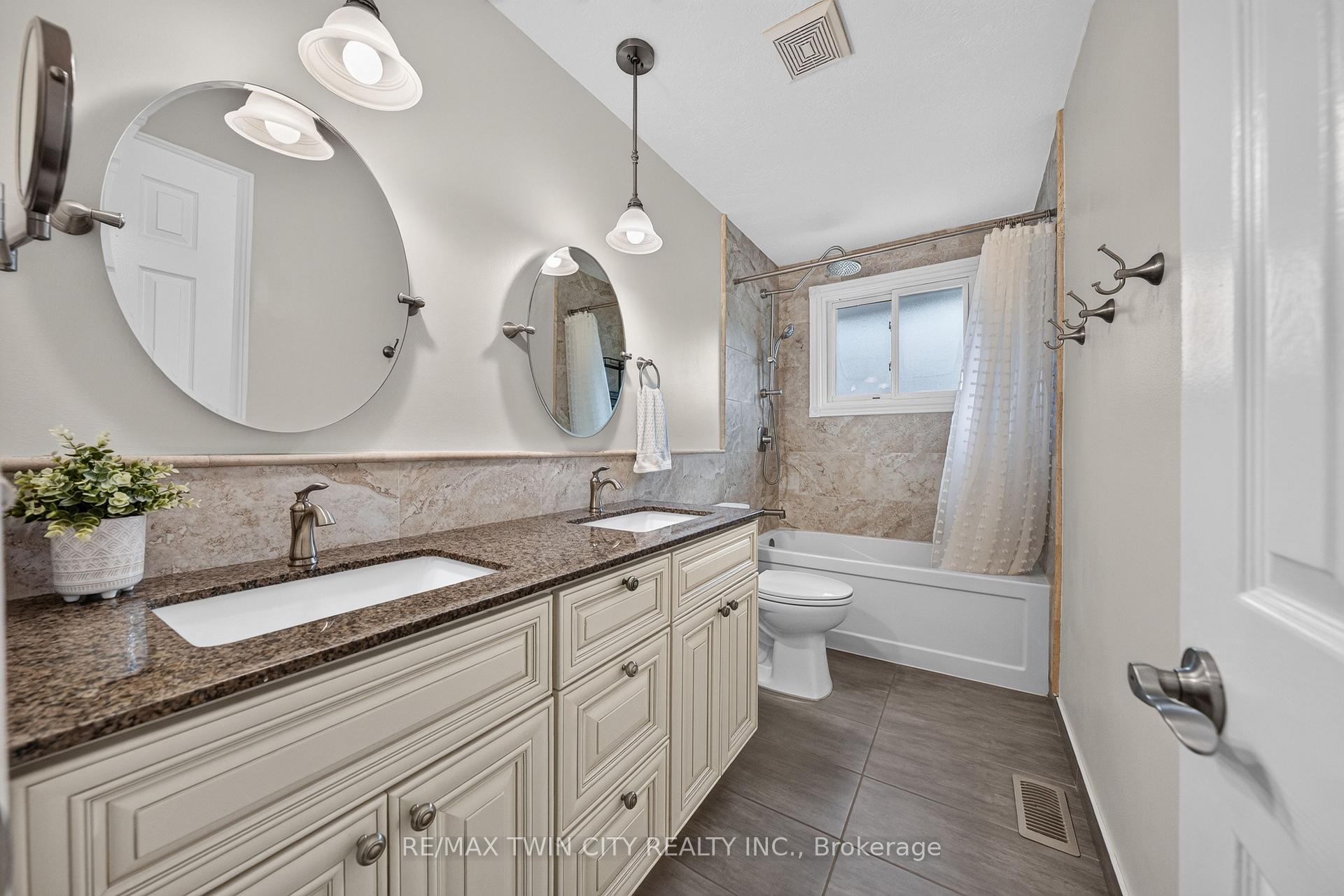Photo 23 of 150 Coach Hill Drive, Kitchener, Country Hills East — HOMEH