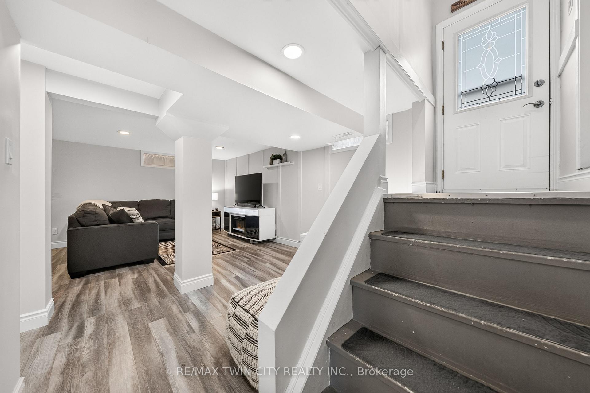 Photo 28 of 150 Coach Hill Drive, Kitchener, Country Hills East — HOMEH