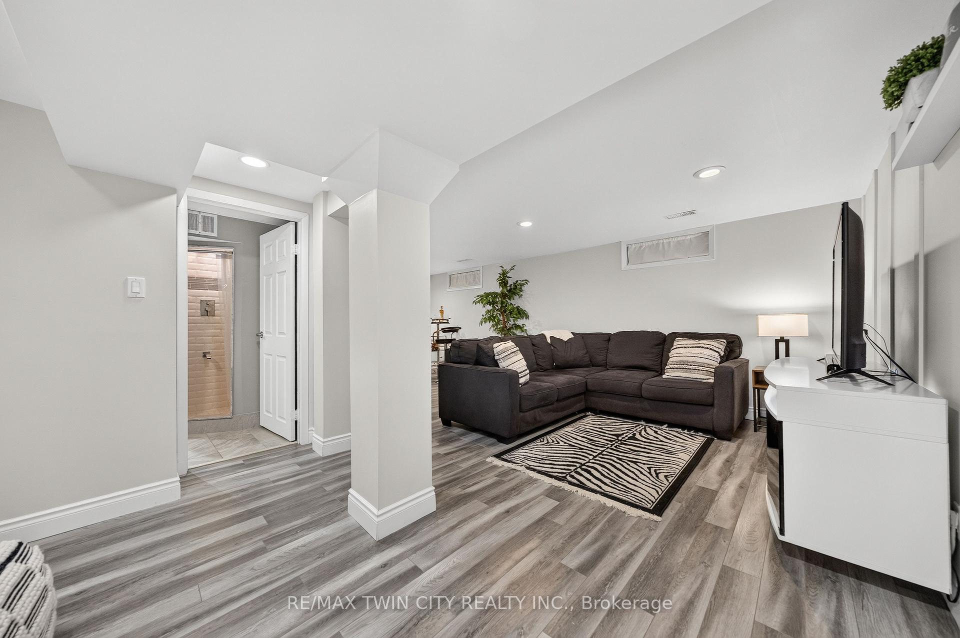 Photo 29 of 150 Coach Hill Drive, Kitchener, Country Hills East — HOMEH