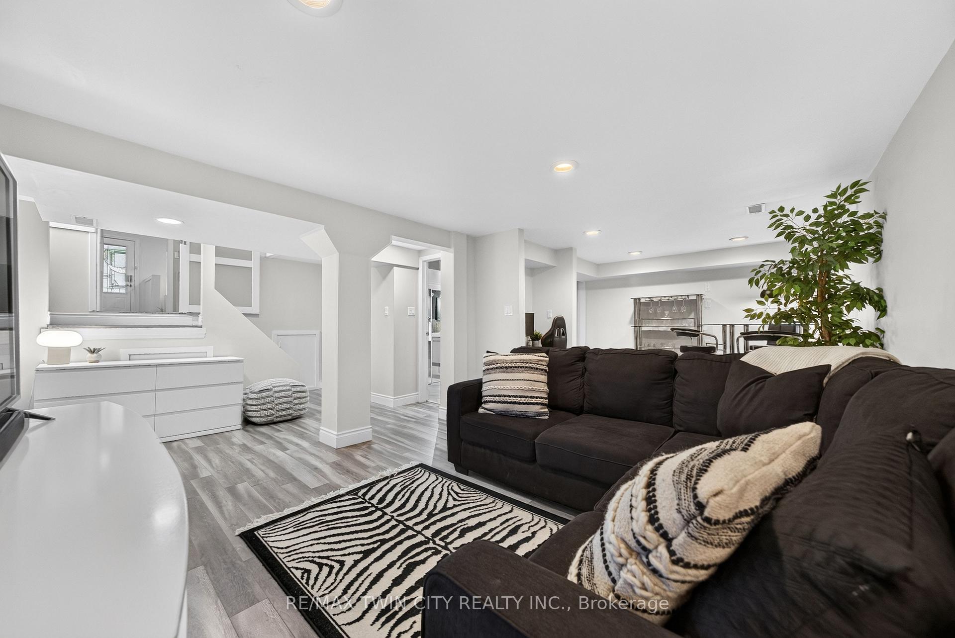 Photo 30 of 150 Coach Hill Drive, Kitchener, Country Hills East — HOMEH