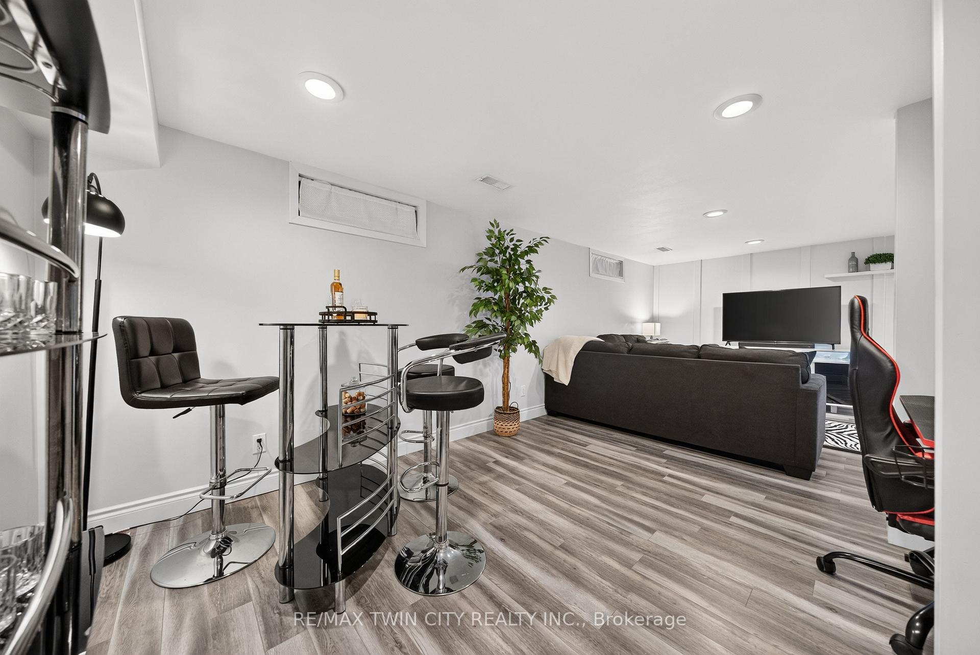 Photo 31 of 150 Coach Hill Drive, Kitchener, Country Hills East — HOMEH