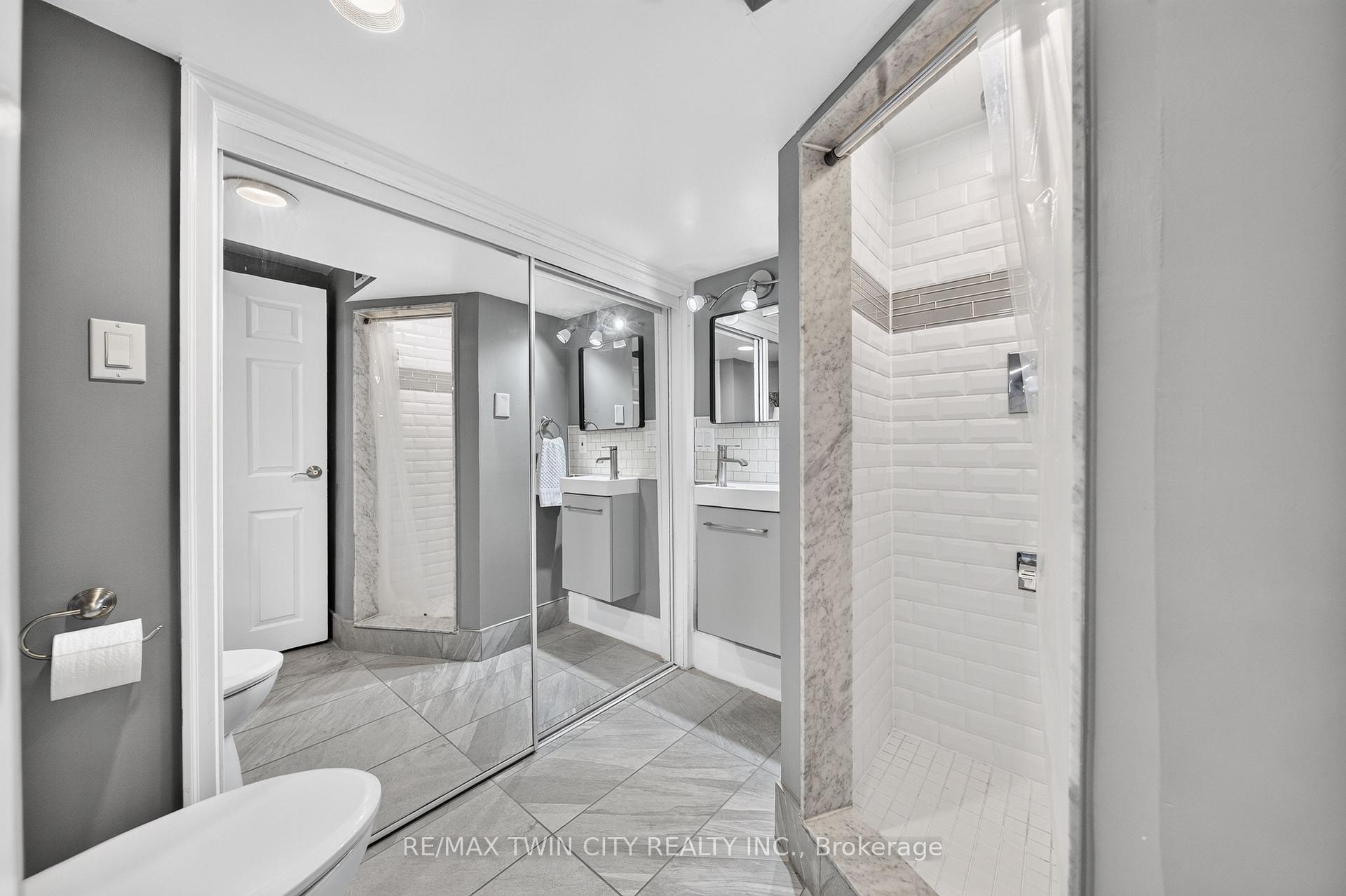 Photo 32 of 150 Coach Hill Drive, Kitchener, Country Hills East — HOMEH