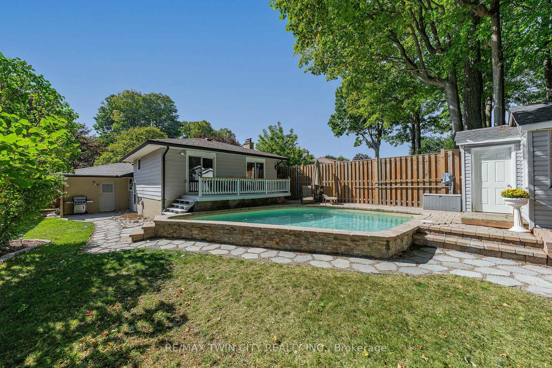 Photo 40 of 150 Coach Hill Drive, Kitchener, Country Hills East — HOMEH