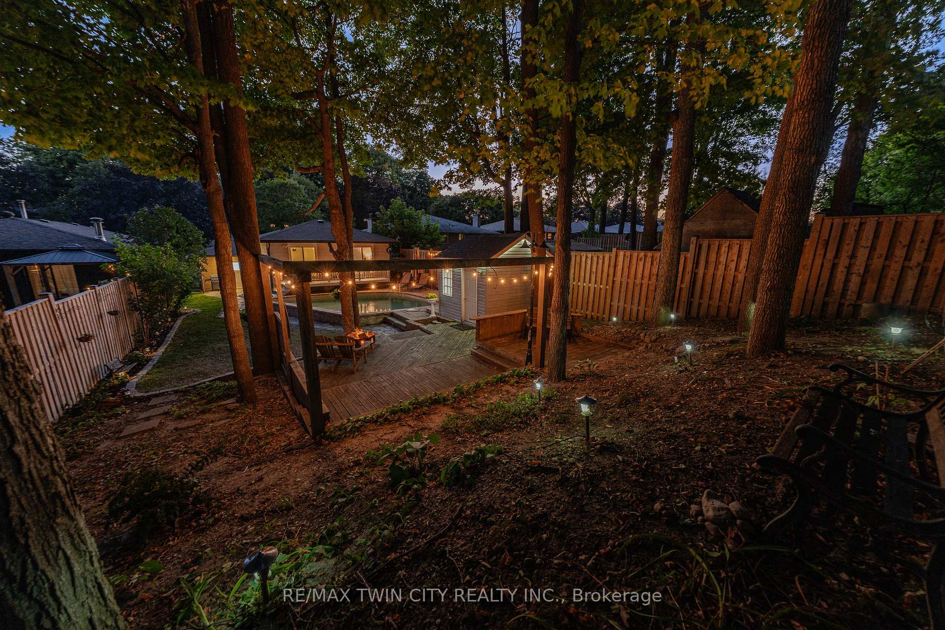 Photo 43 of 150 Coach Hill Drive, Kitchener, Country Hills East — HOMEH