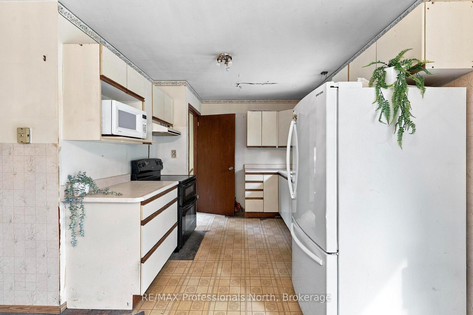 Photo 3 of 23 Vintage Crescent, Minden Hills, Anson — HOMEH