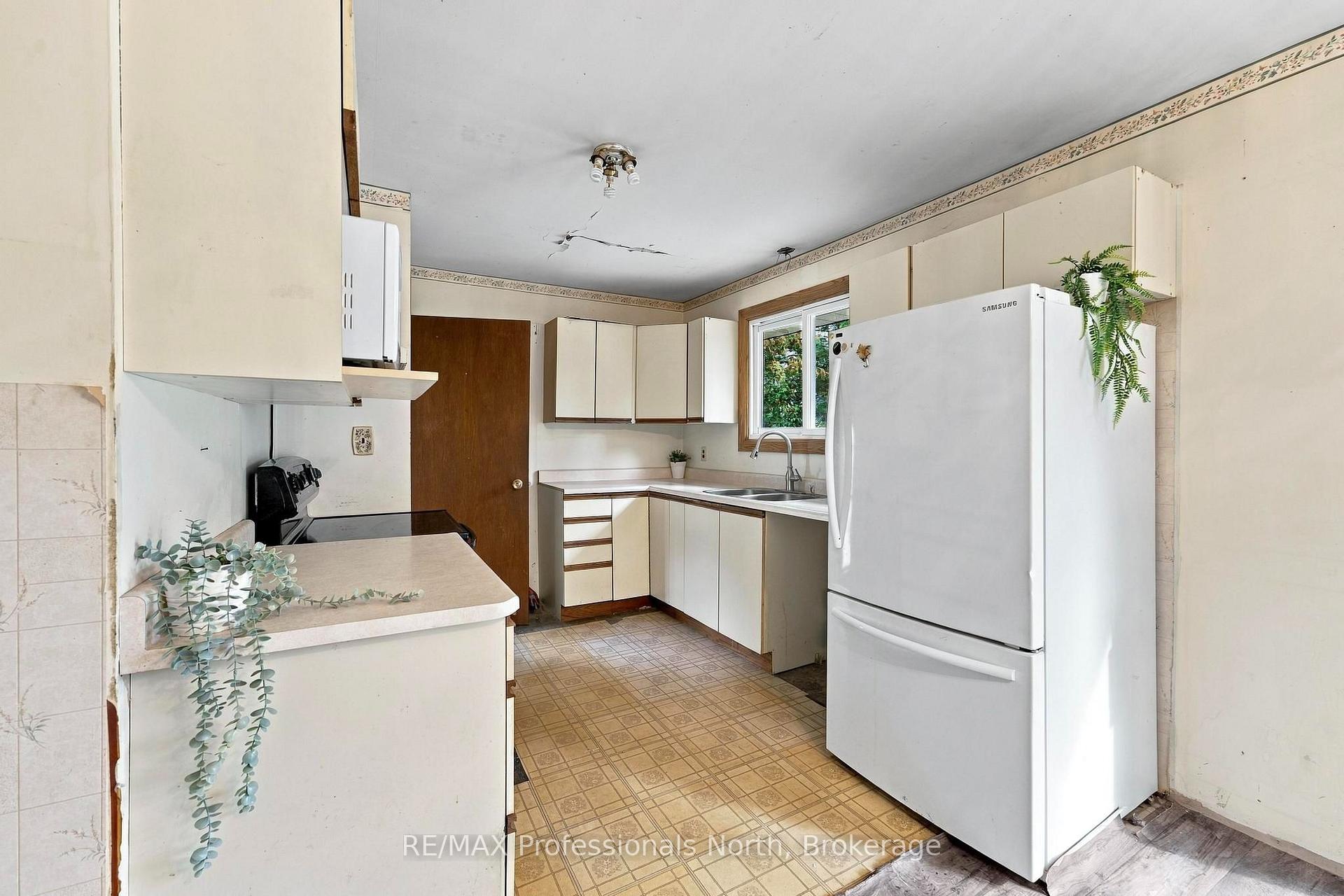 Photo 4 of 23 Vintage Crescent, Minden Hills, Anson — HOMEH